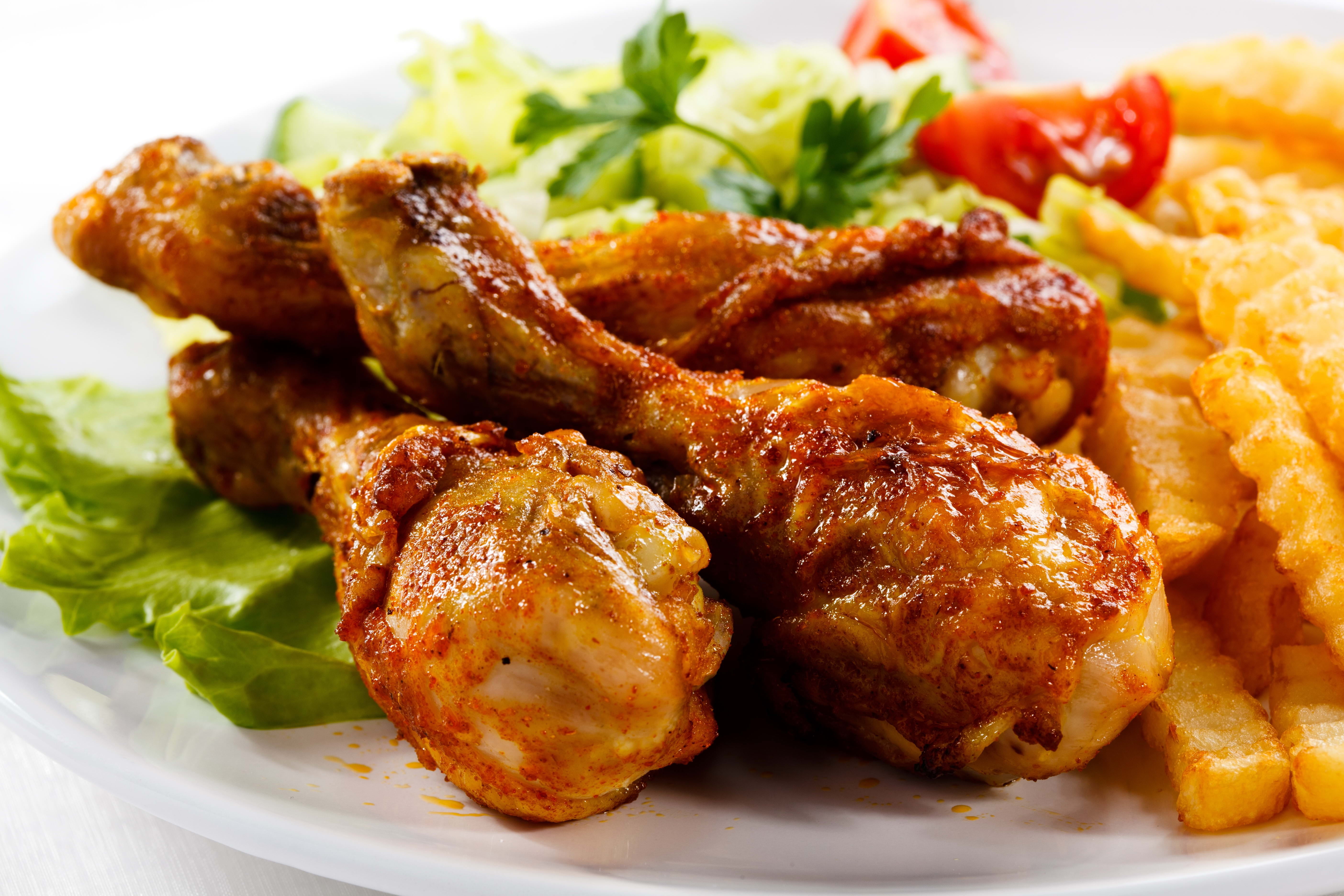 5616x3744 Fried chickens with vegetables on oval white ceramic plate HD wallpaper
