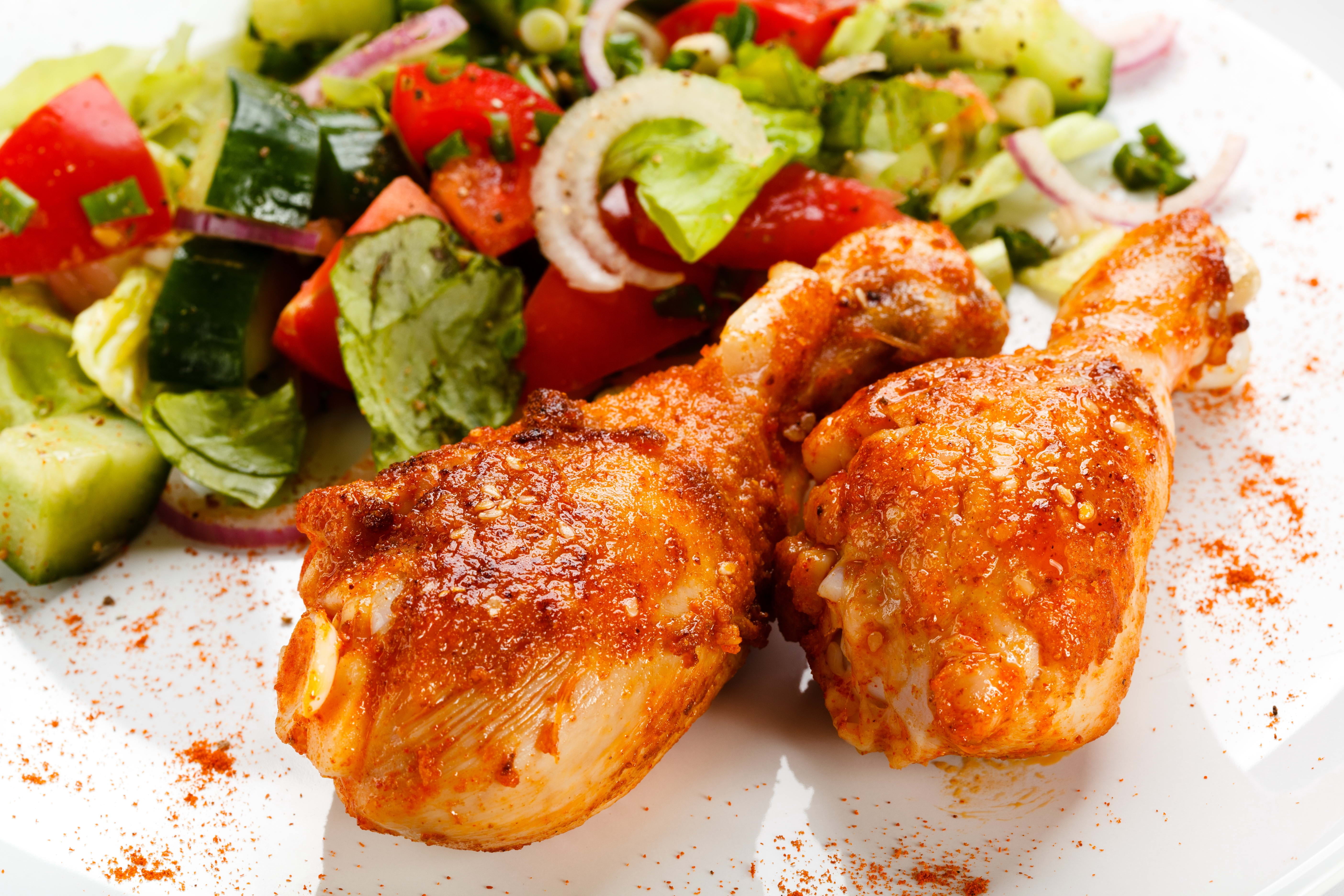 5616x3744 Two fried chickens with sliced vegetables HD wallpaper