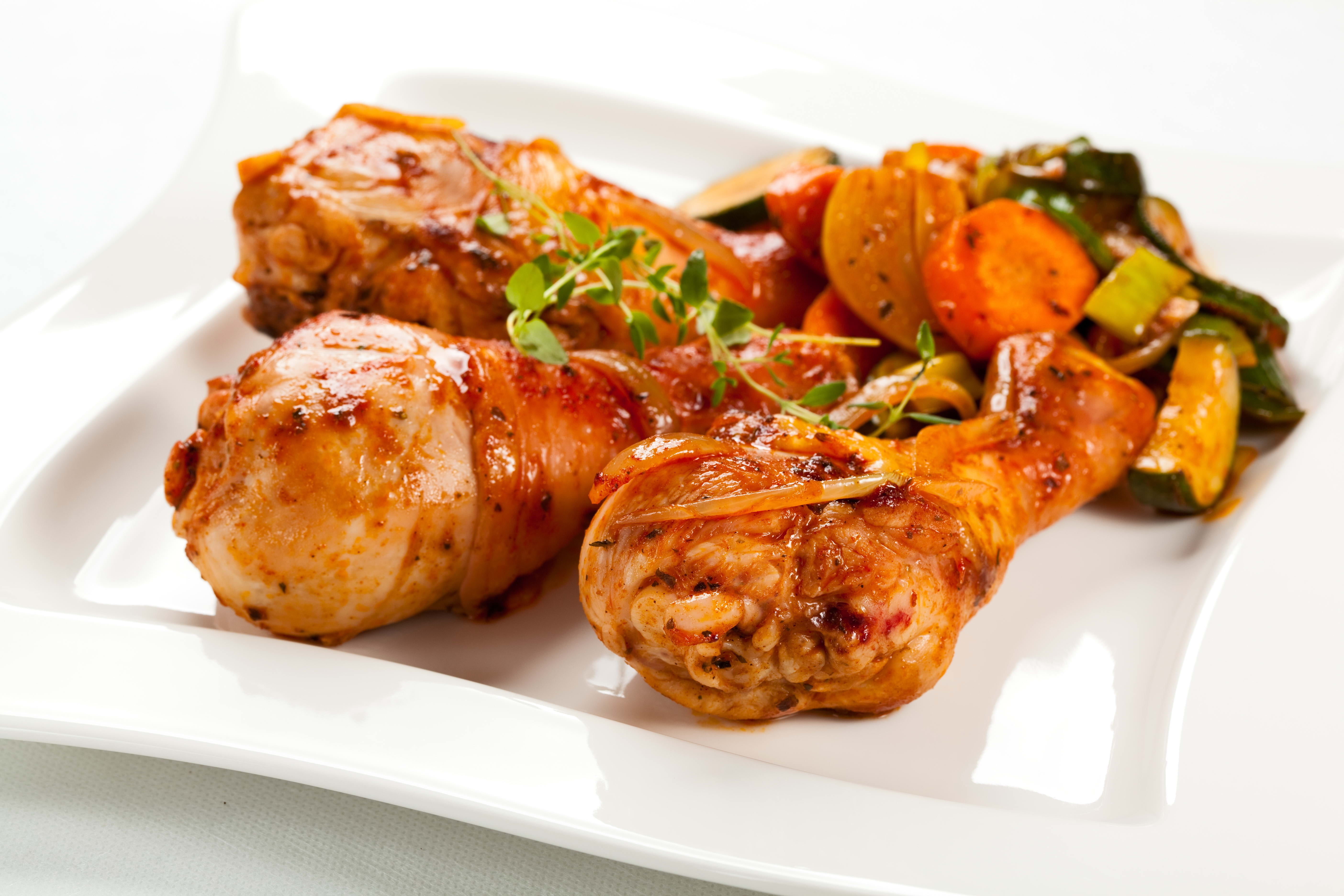 5616x3744 Roasted chicken on plate HD wallpaper