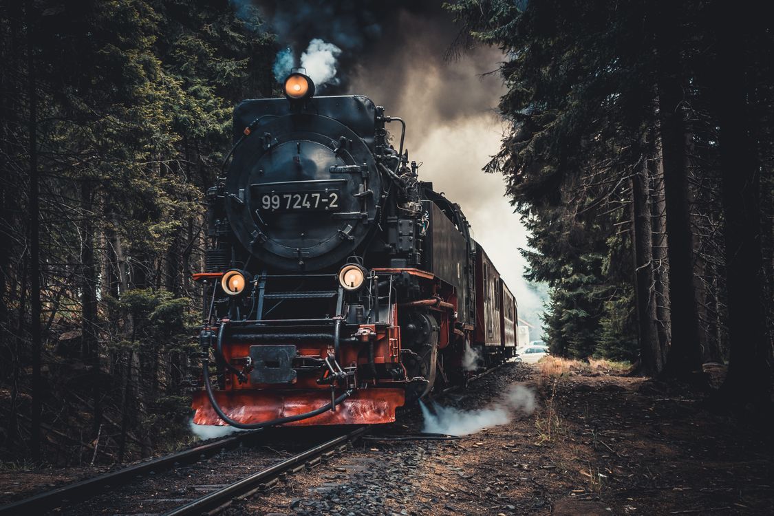 1125x750 Zug Auf Der Eisenbahn · Kostenloses Stock Foto