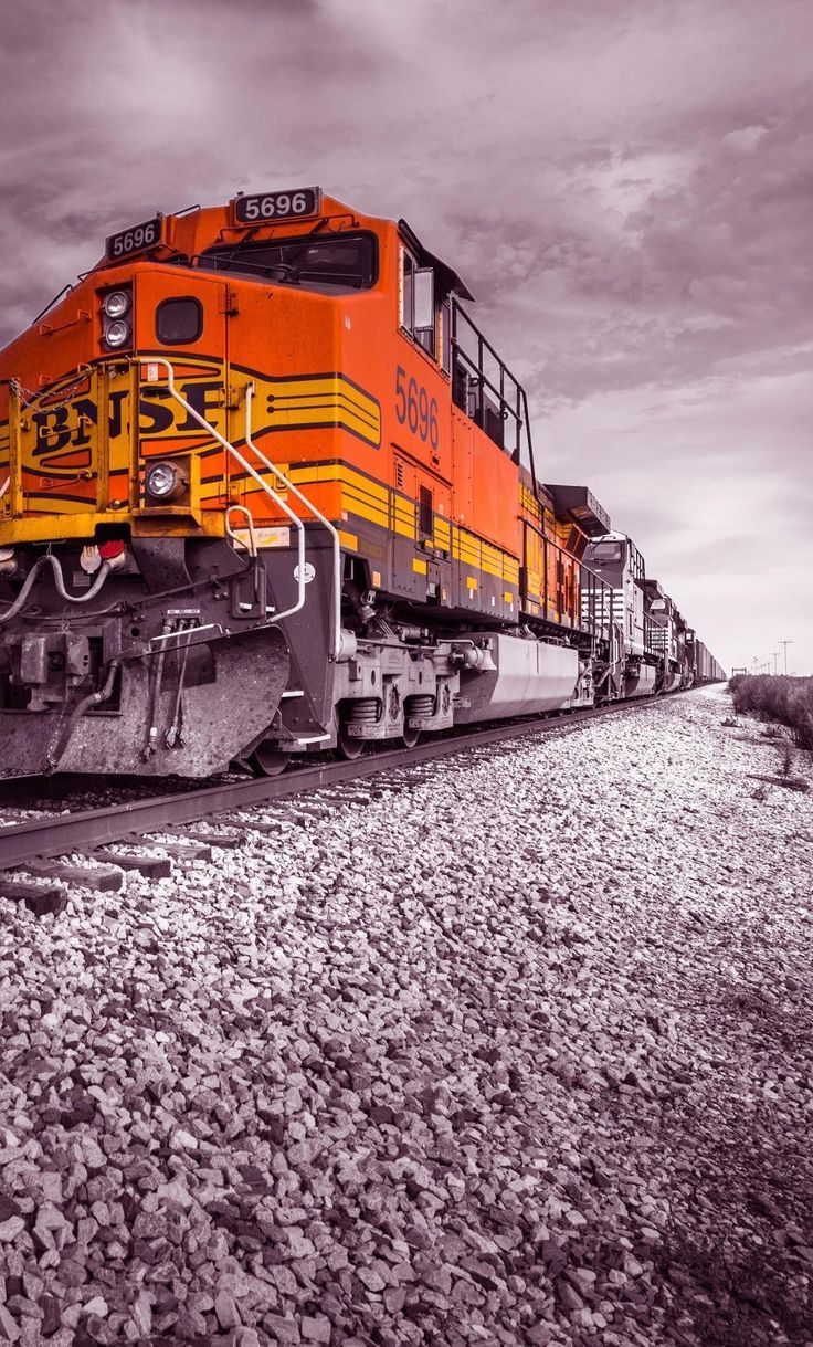 736x1219 Orange and Yellow Train on Tracks. Zug, Eisenbahn, Straßenfotografie