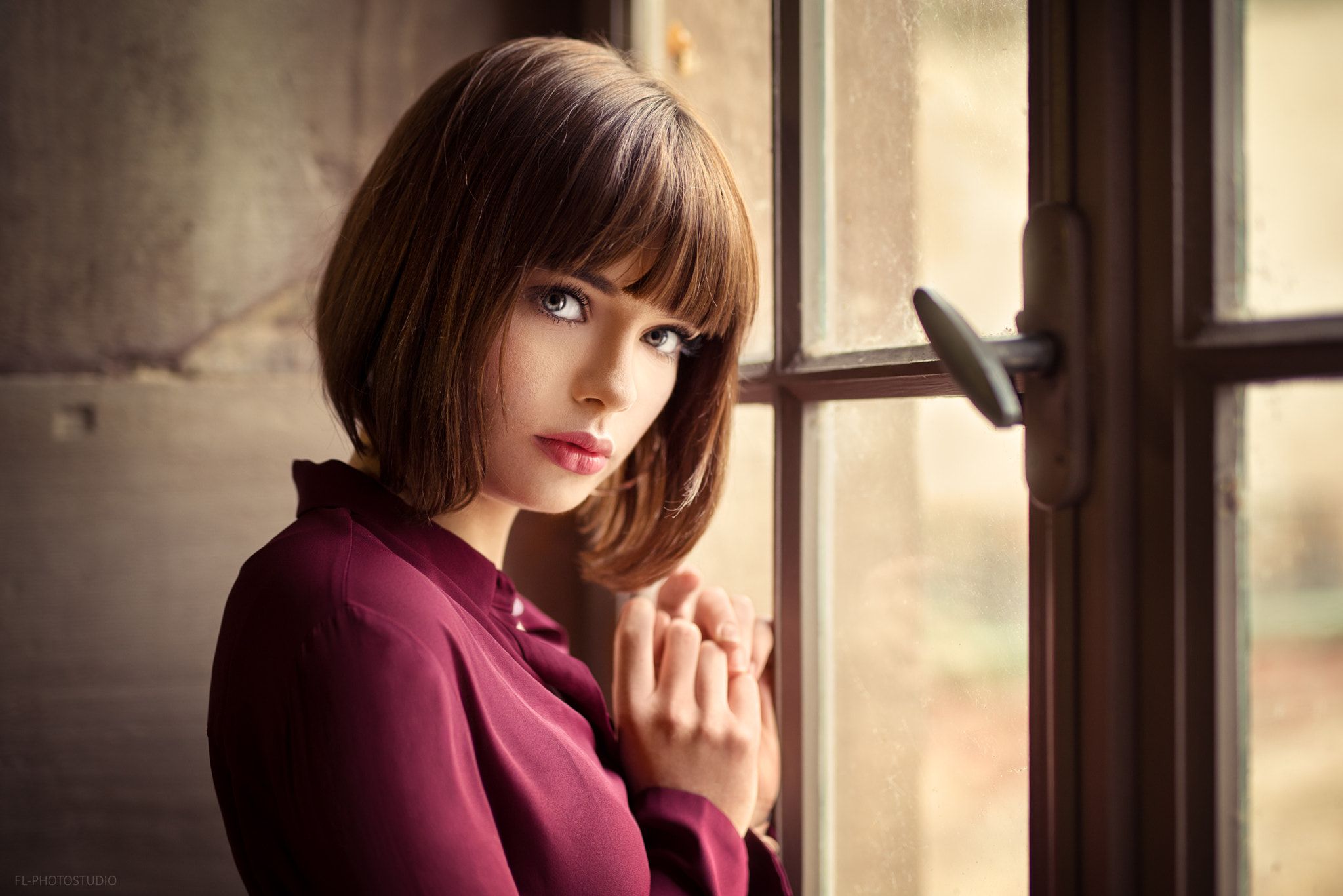 2048x1367 Elegant French Model HD Wallpaper