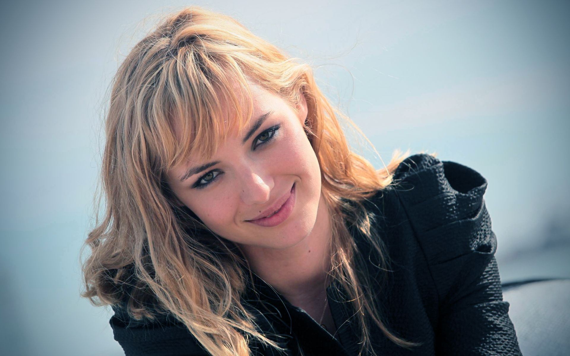 1920x1200 Louise Bourgoin French Actress HD Wallpaperx1200