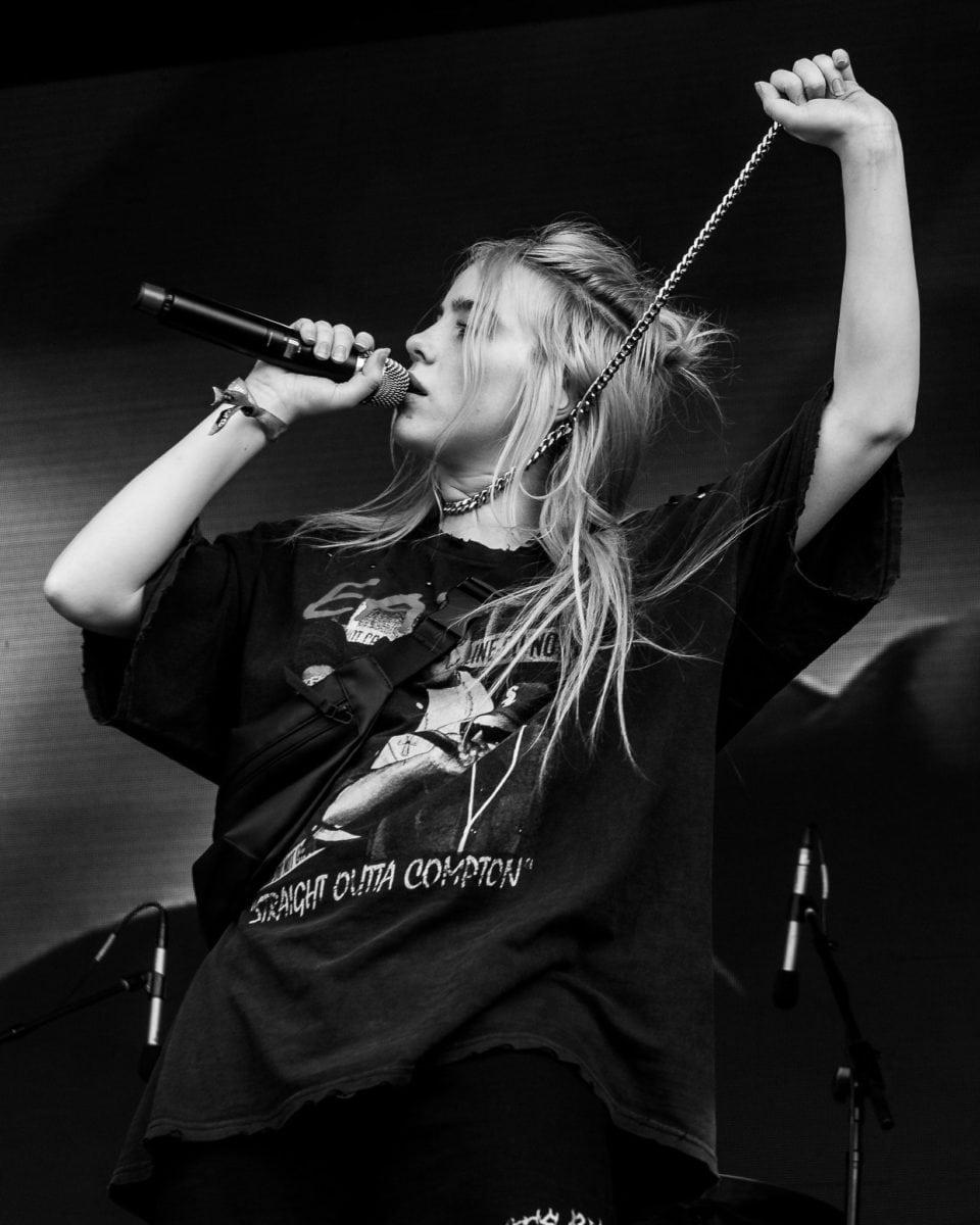 960x1200 Billie Eilish The Singer Wallpaper