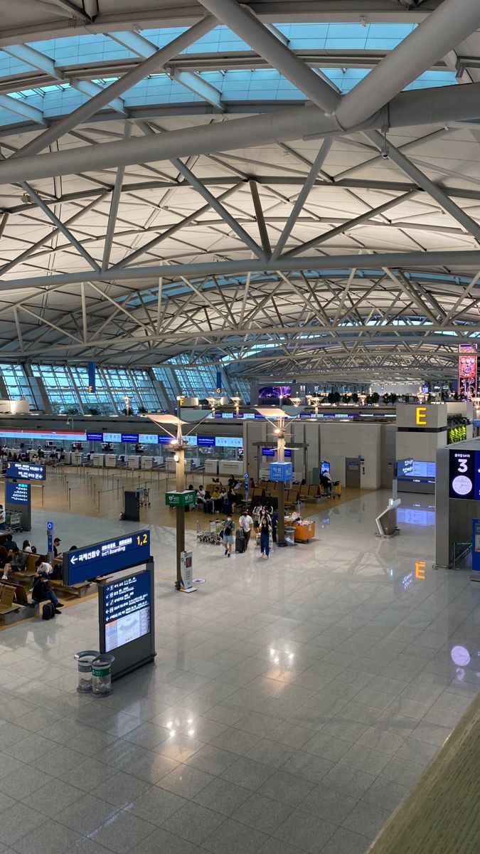 675x1200 incheon airport. @stacy_s_c