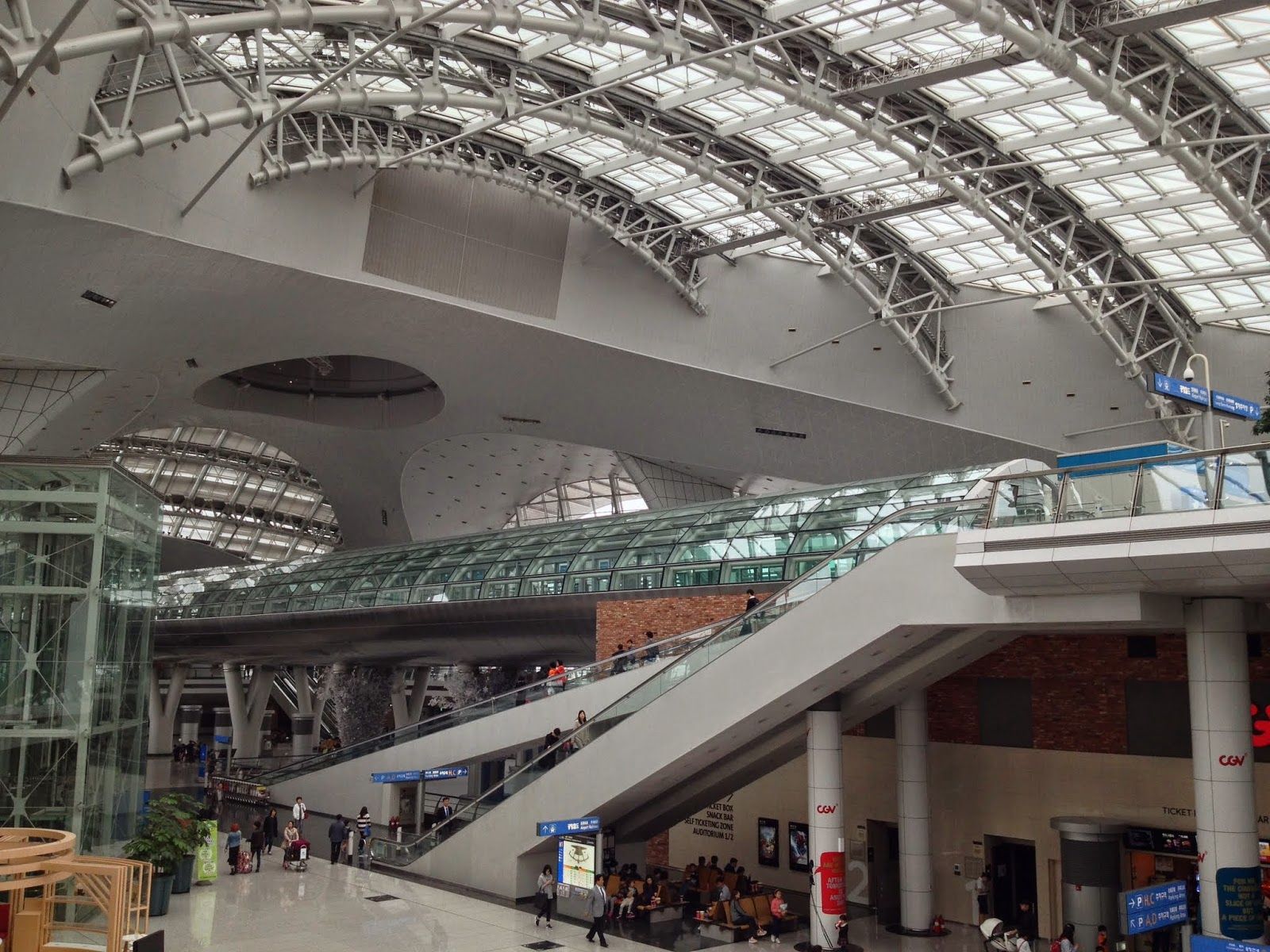 1600x1200 Chaos and Kanji: Seoul's Incheon Airport: A Tourist Destination On Its Own!