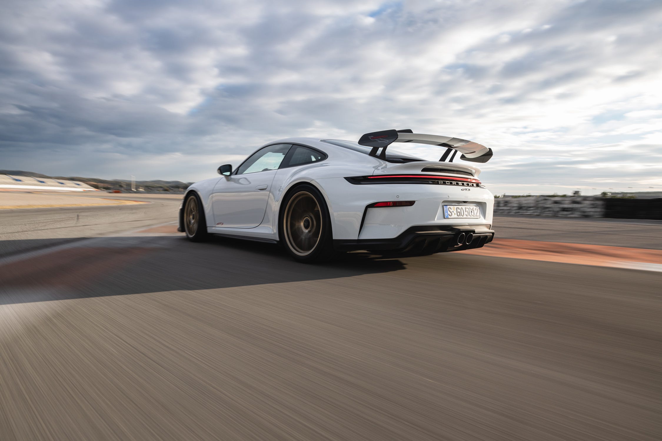 2250x1500 View Exterior Photo of the 2025 Porsche 911 GT3 and GT3 Touring