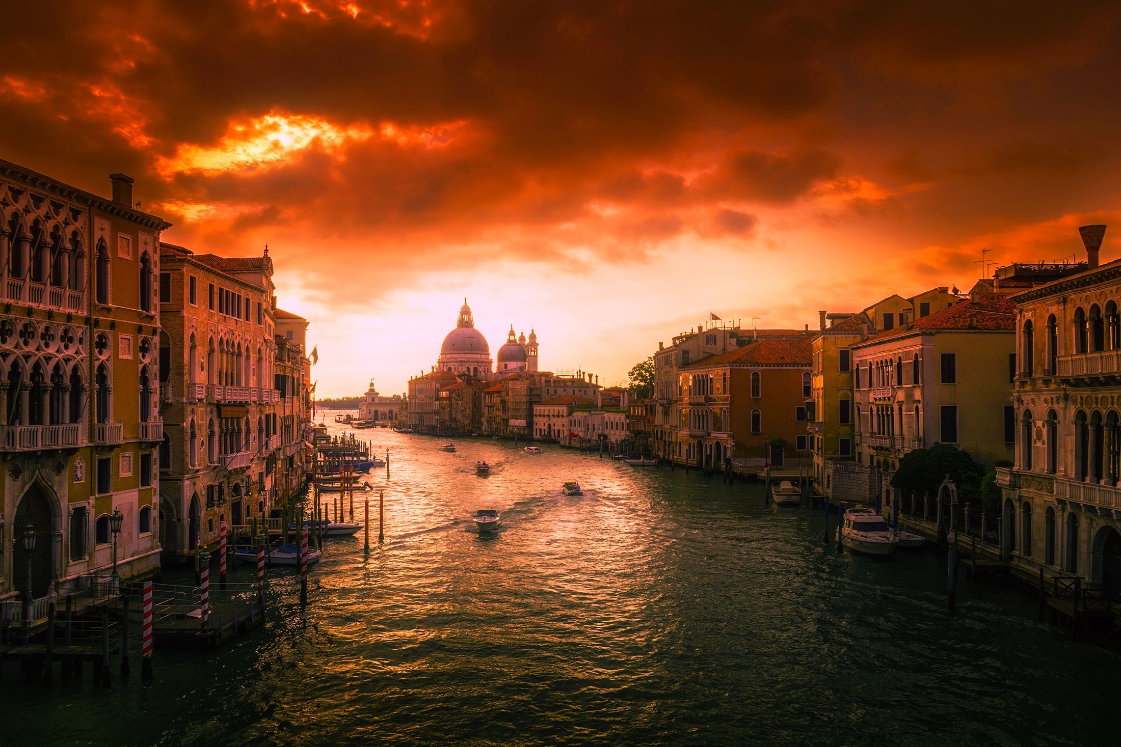 2200x1467 Veneto Wallpaper