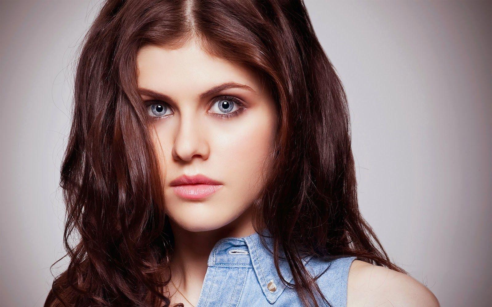 1600x1000 Wallpaper HD For Desktop Background: Alexandra Daddario HD Wallpaper