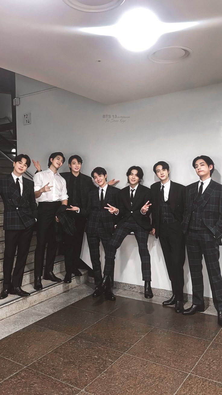 736x1308 BTS OT7