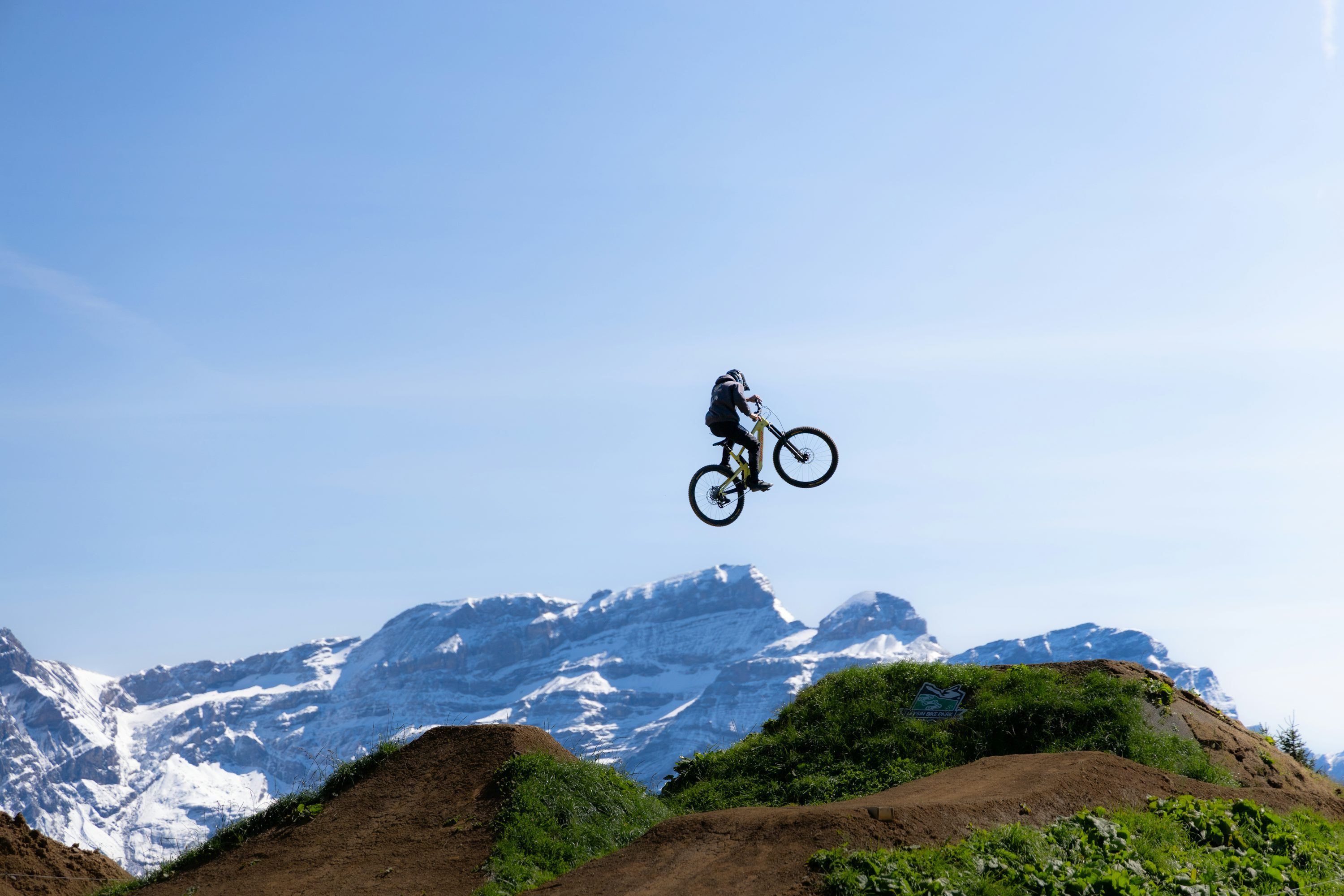 3000x2000 Biker jumps high in the air with a stunning backdrop