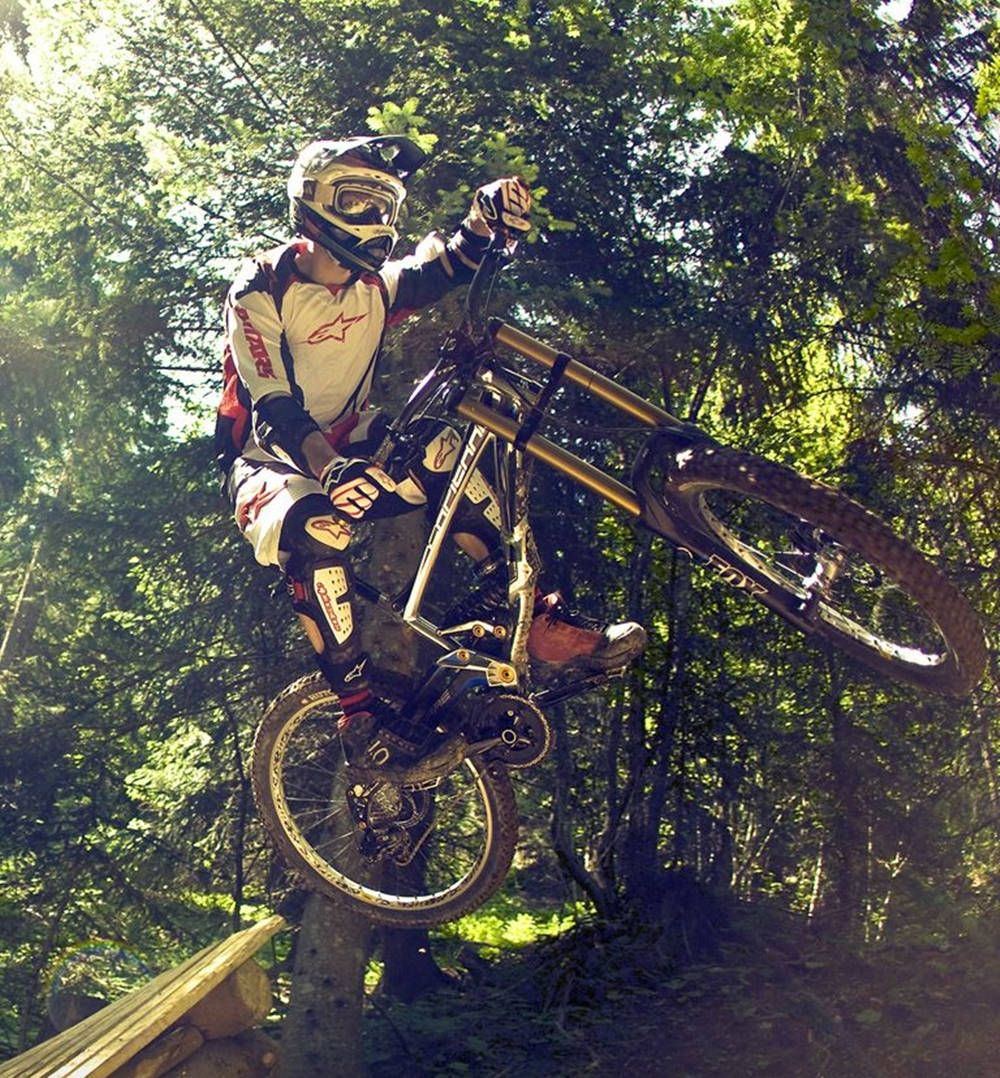 1000x1078 Download Mtb Bike Jump Stunt In Forest Wallpaper