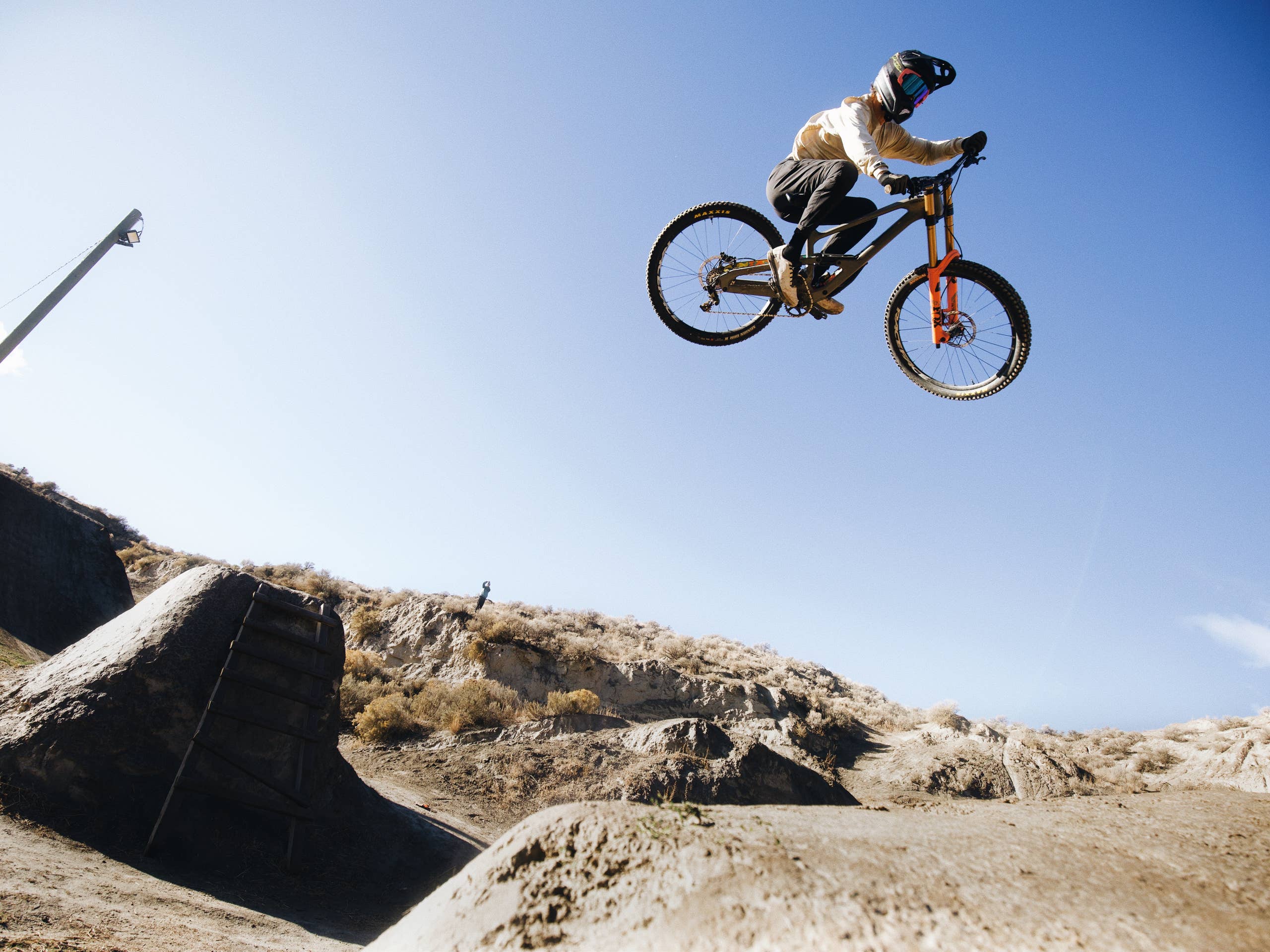 2560x1920 dirt jump