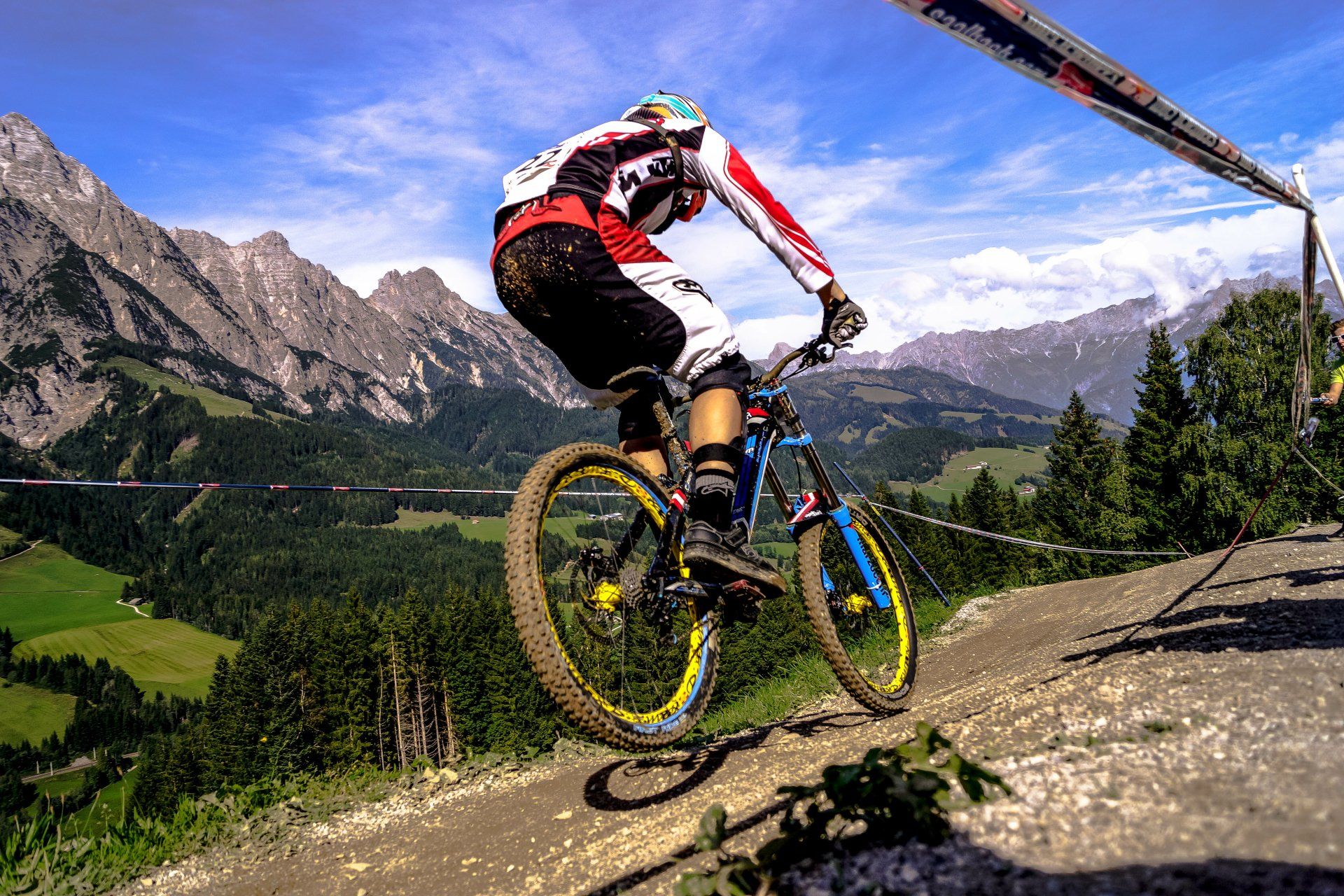 1920x1280 BMX Thrills: Stunning 4K Ultra HD Wallpaper for Sports Enthusiastsx4000