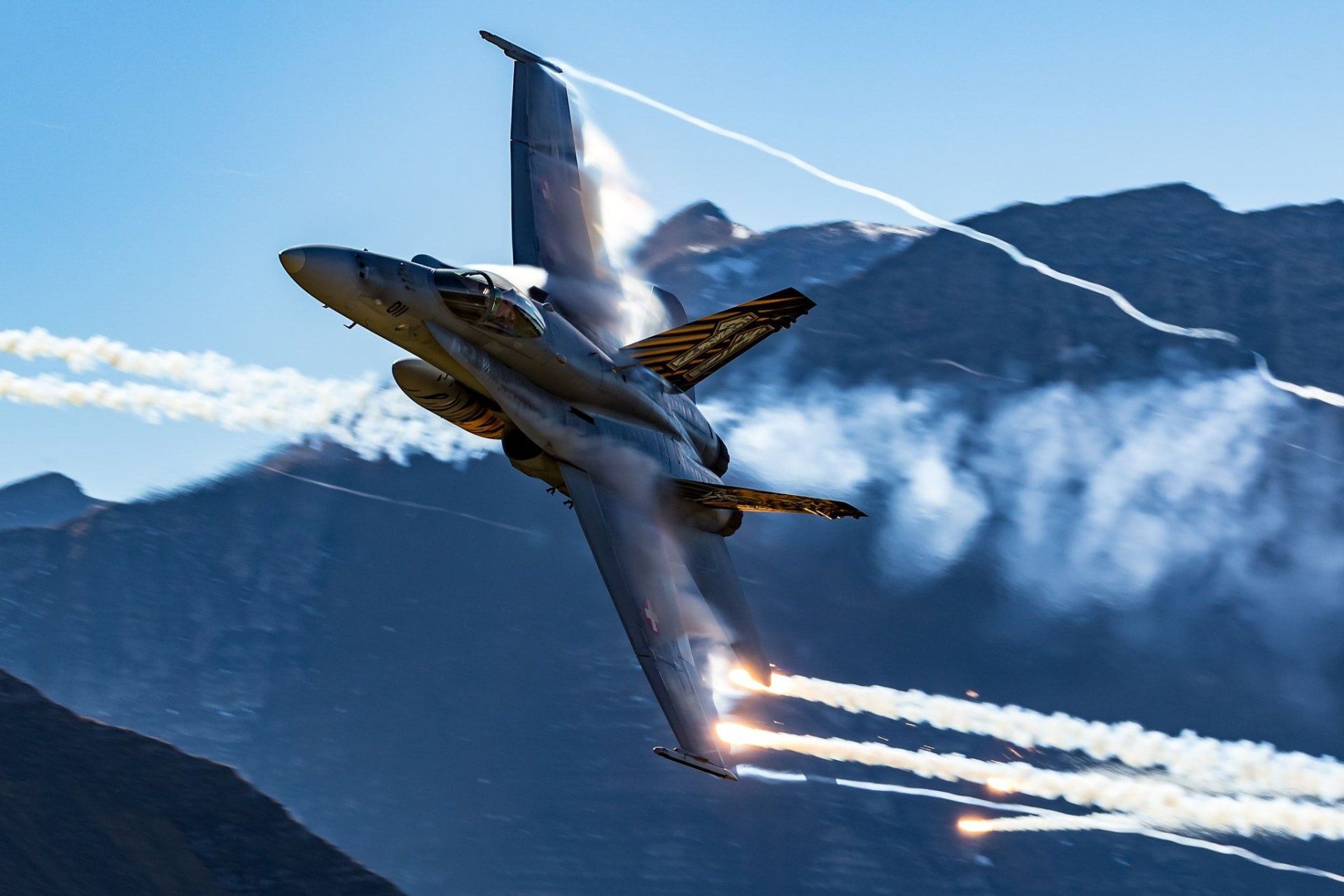 1920x1280 Hornet Strike: F A 18 Military Jet HD Wallpaperx1365
