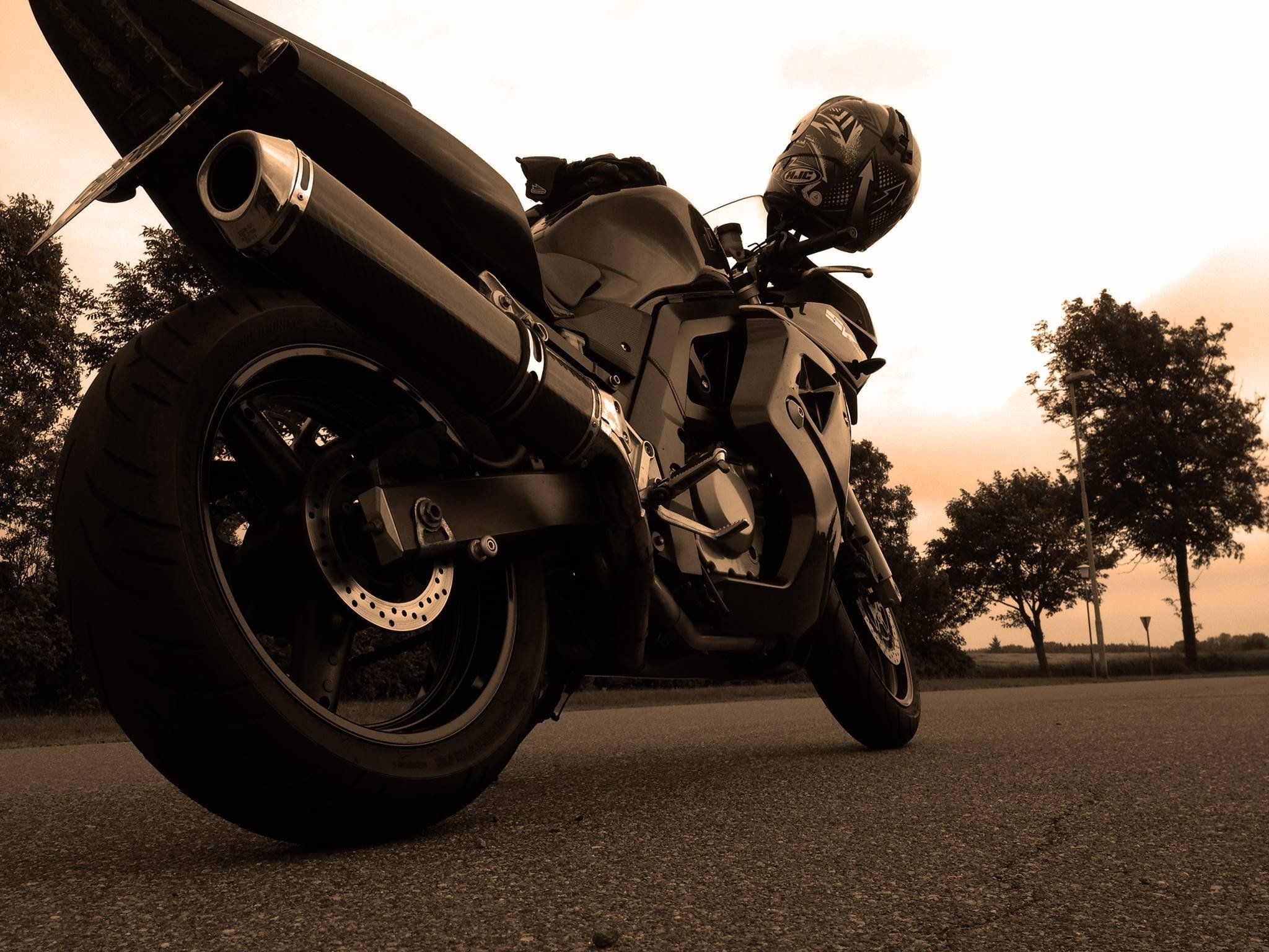 2048x1536 Suzuki, SV 650 HD Wallpaper / Desktop and Mobile Image & Photo