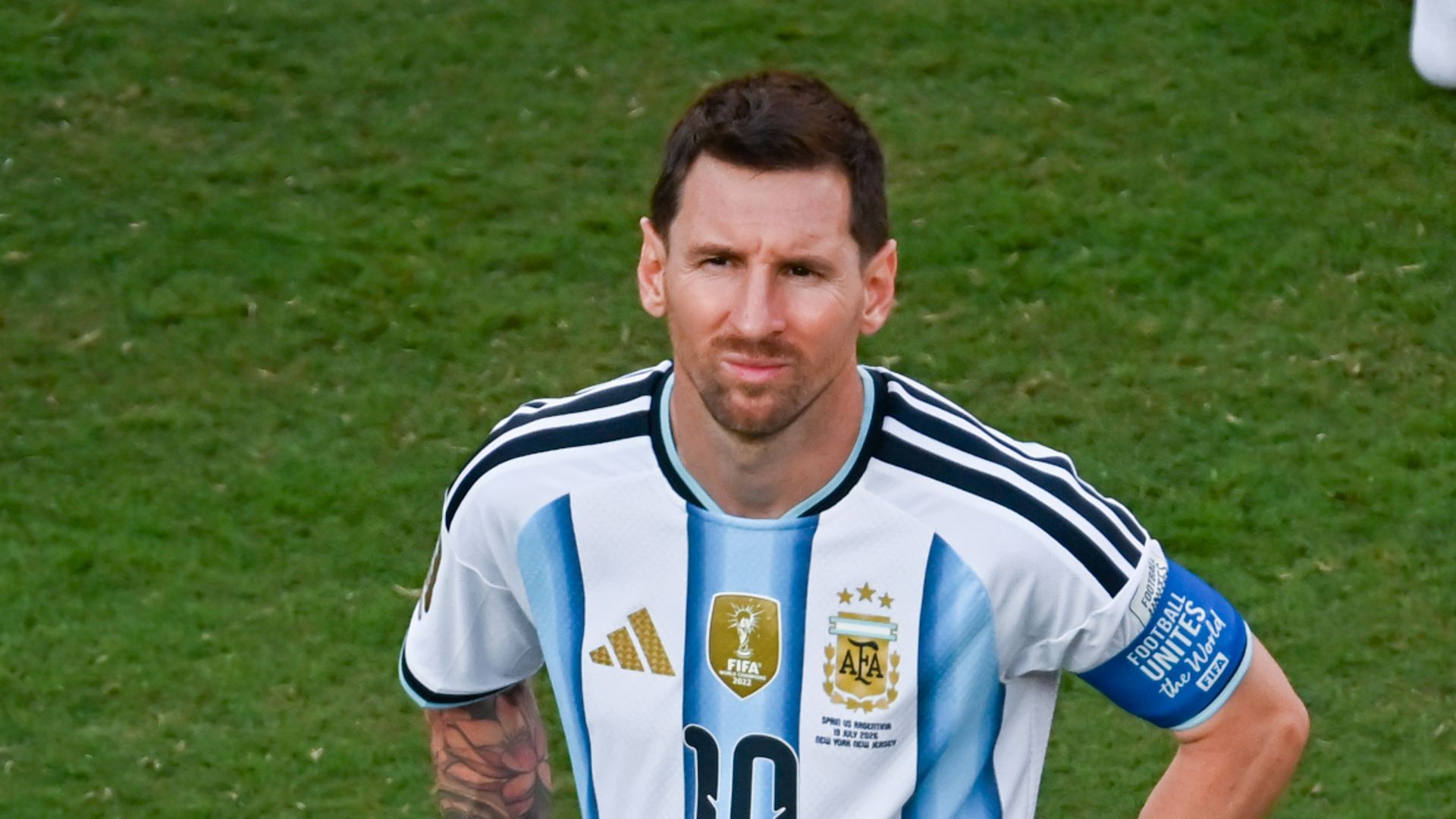 1920x1080 Lionel Messi arrives in Argentina with his family for final match