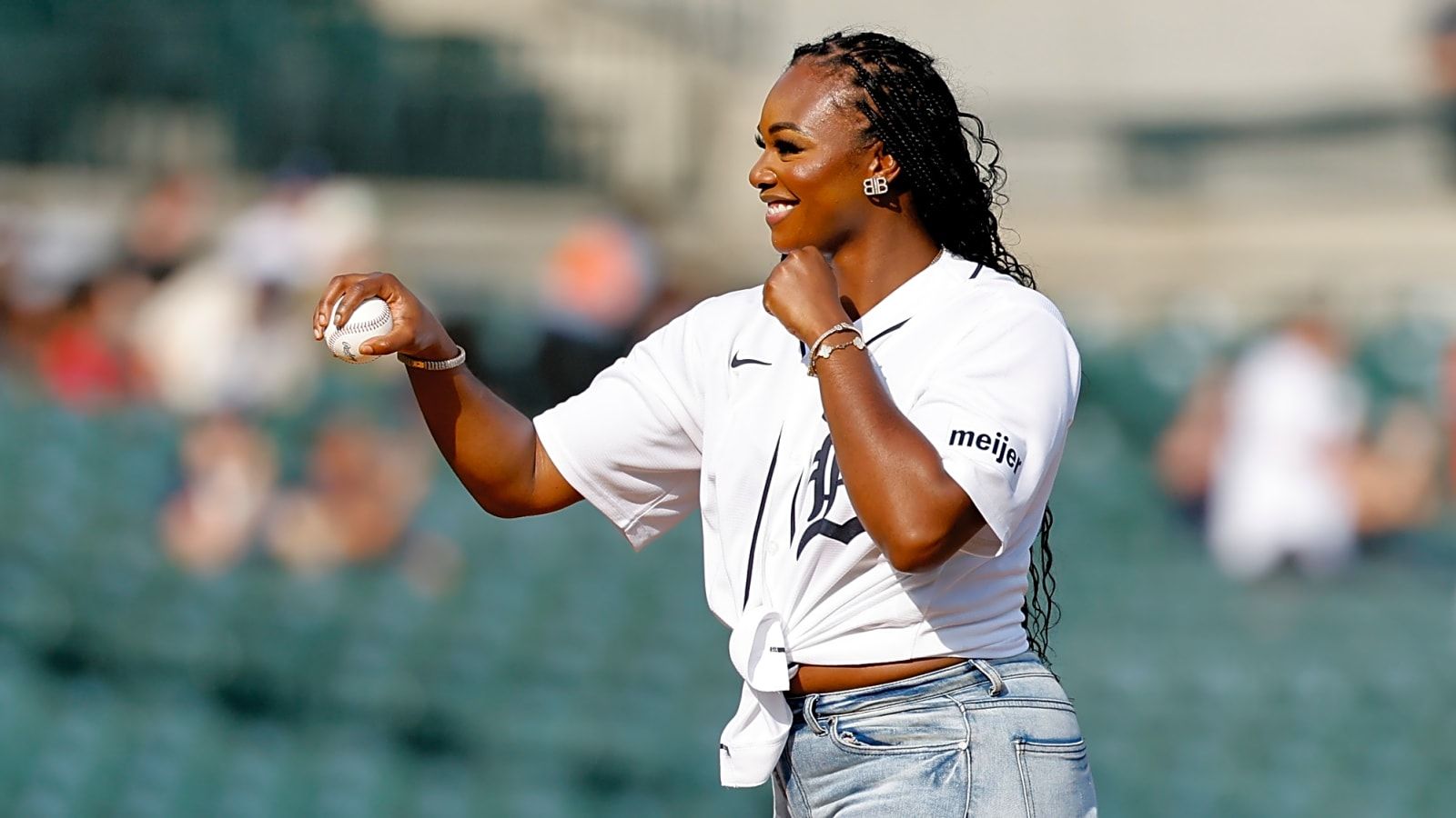 1600x900 Claressa Shields Issues Warning To Laila Ali