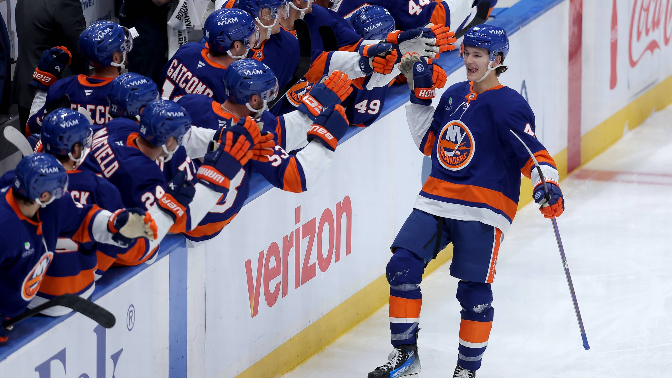 2560x1440 New York Islanders' Matthew Schaefer Is Becoming a Star