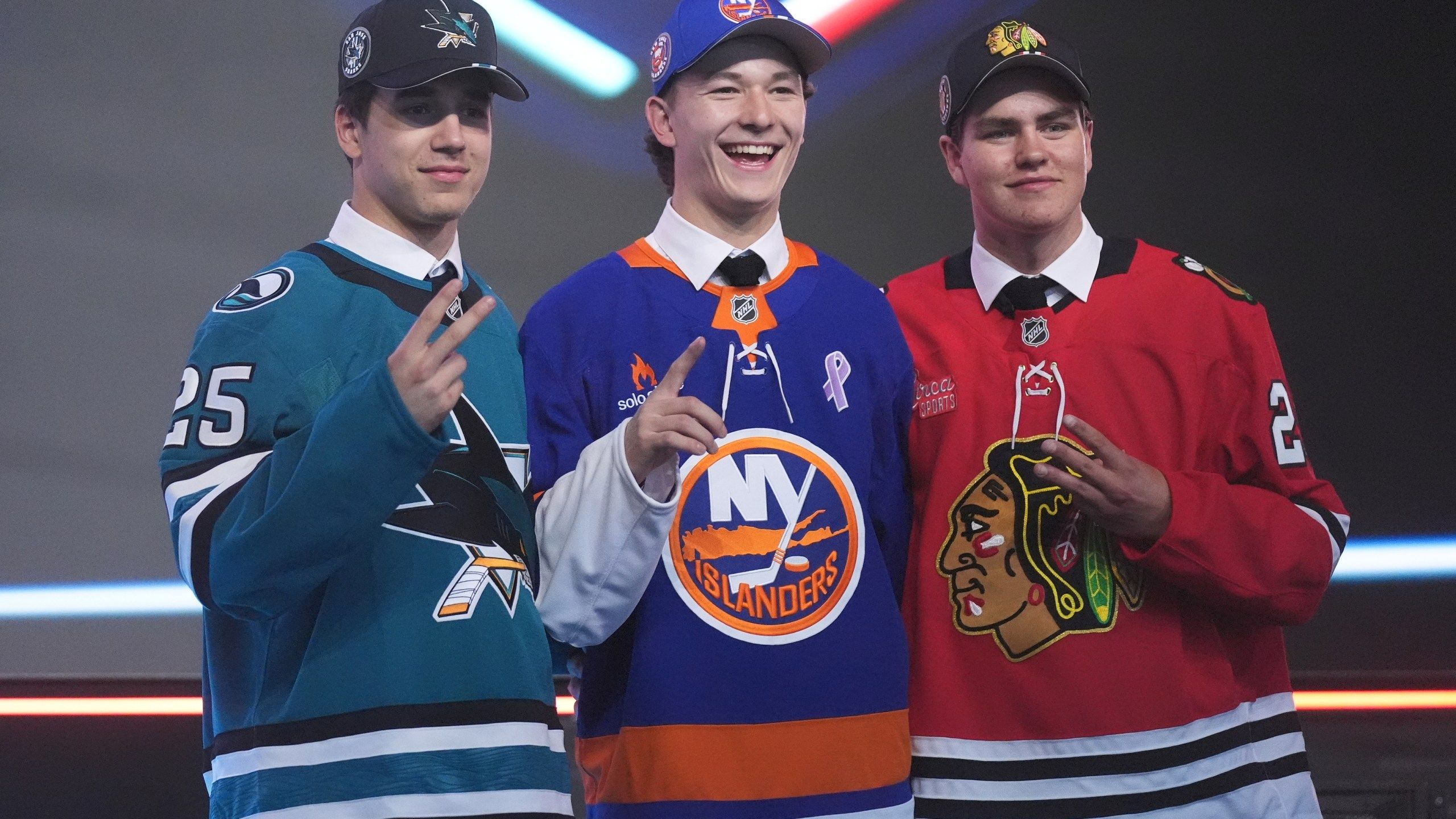 2560x1440 Islanders' No. 1 Pick Matthew Schaefer Pays Tribute To Late Mother With A Kiss And A Promise. Eyewitness News (WEHT WTVW)