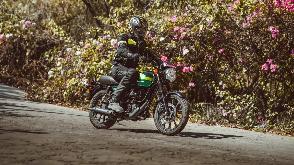 1200x675 Kawasaki W175 alloy wheels review, colourful, & more attractive