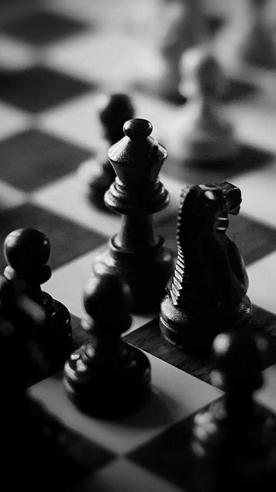 898x1600 Chess board and pieces