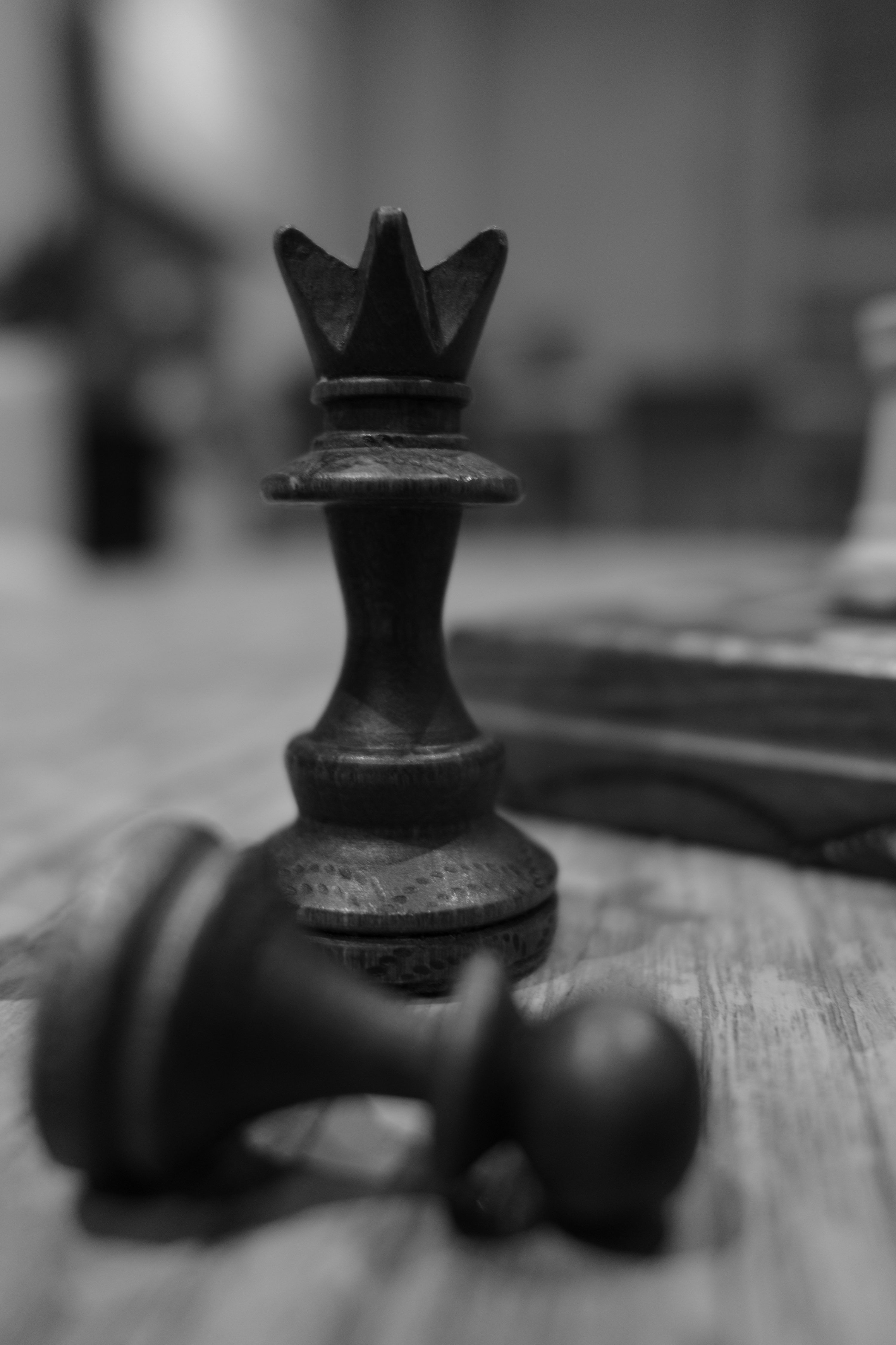 3000x4500 Black chess queen and fallen pawn