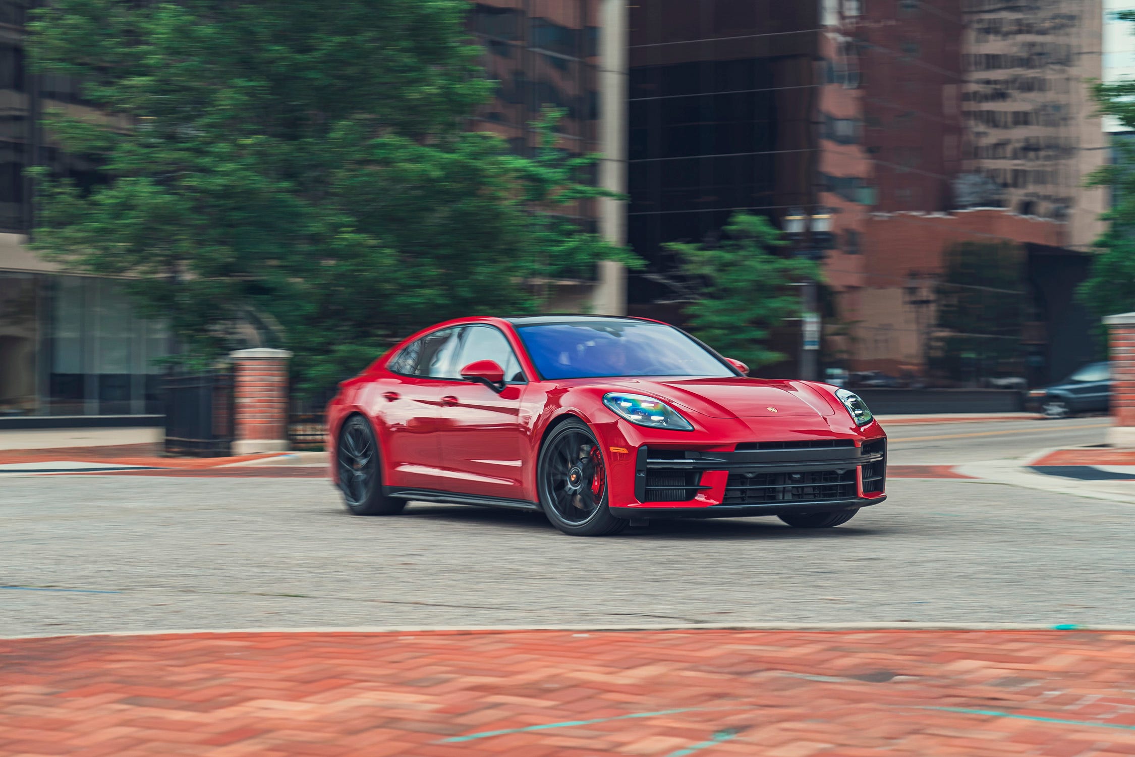 2250x1500 View Exterior Photo of the 2025 Porsche Panamera GTS