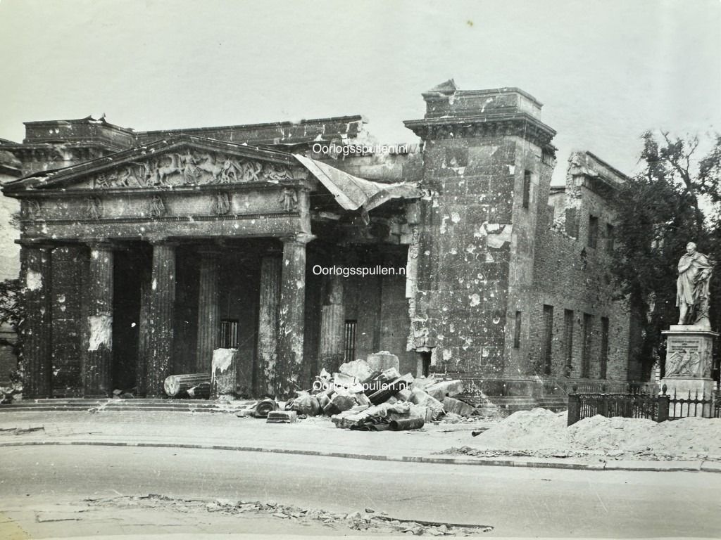 1024x768 Original WWII German photo of Berlin in 1945.nl