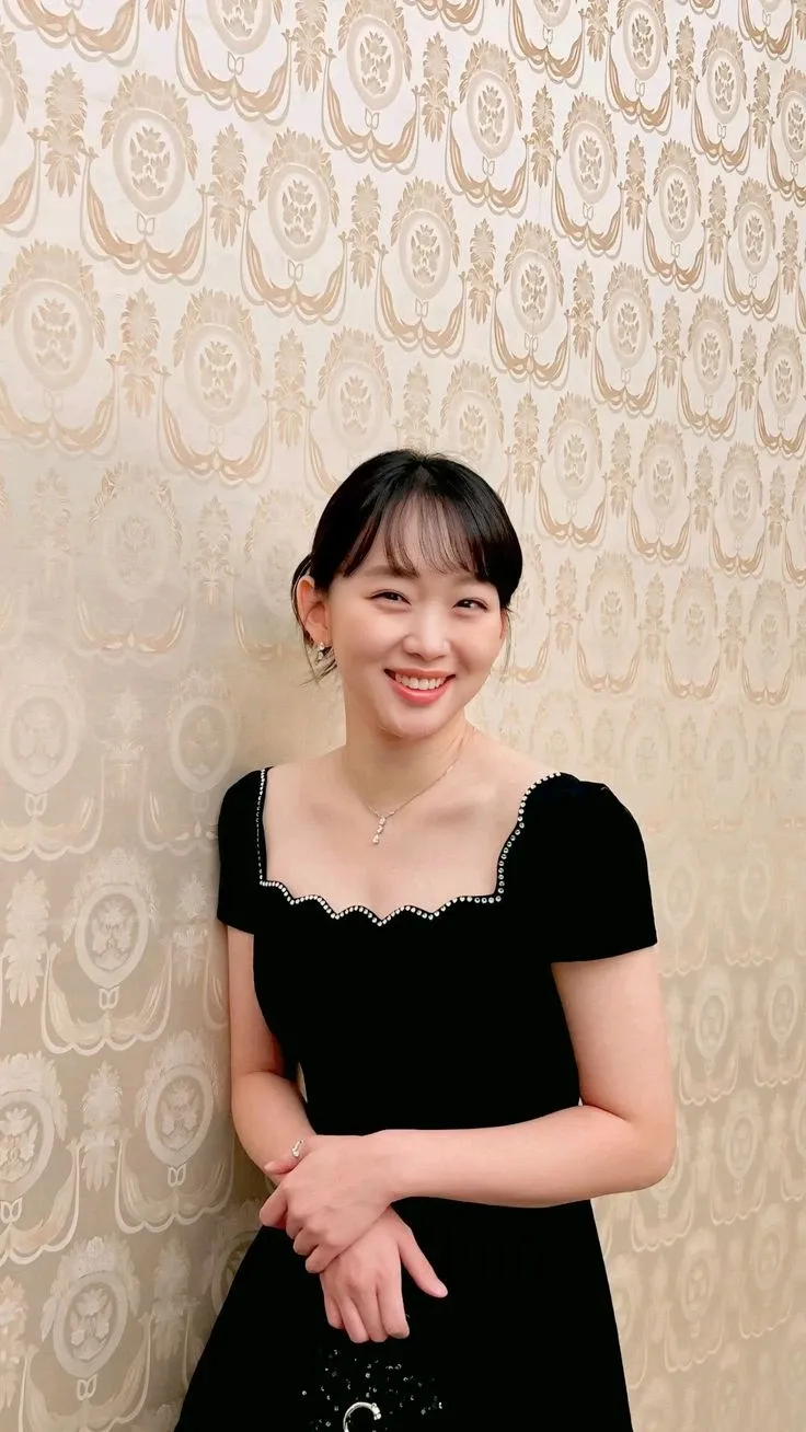 736x1308 Jin Ki Joo Wallpaper Free Download. High Quality Korean Actor & Actress Photo Collection