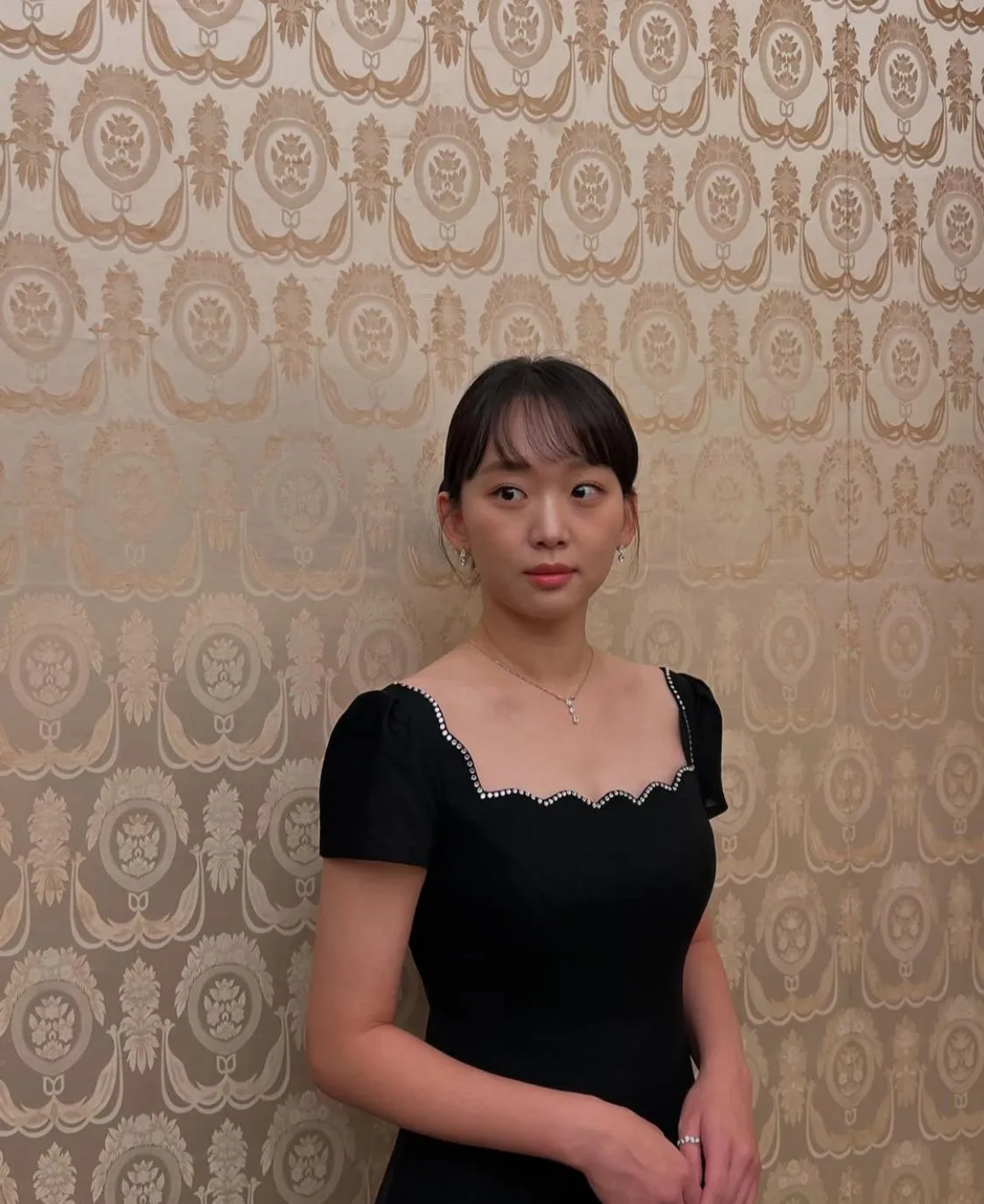 1125x1378 Portraits of Jin Ki Joo Showcasing Her Beautiful Visuals, Captivating Fans
