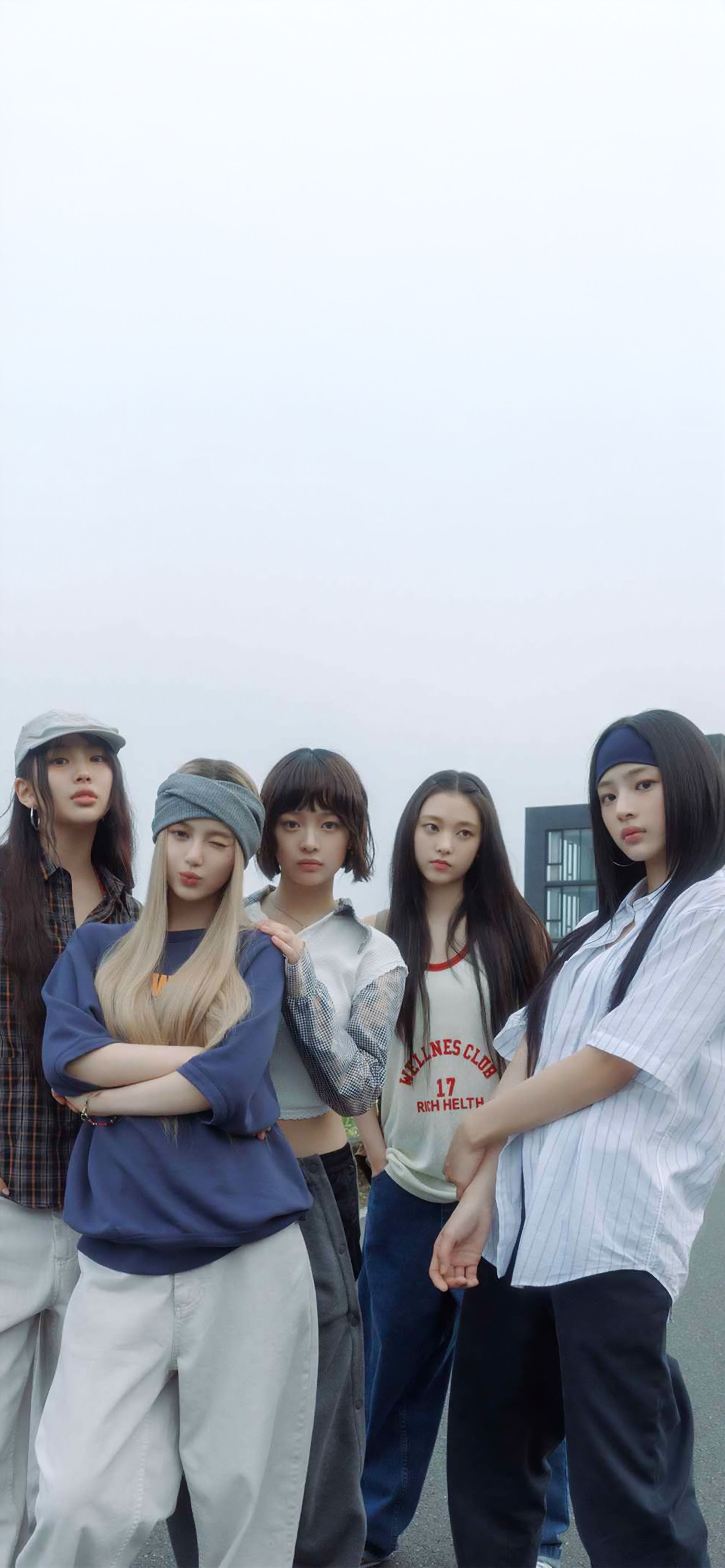 1893x4096 NewJeans How Sweet Wallpaper