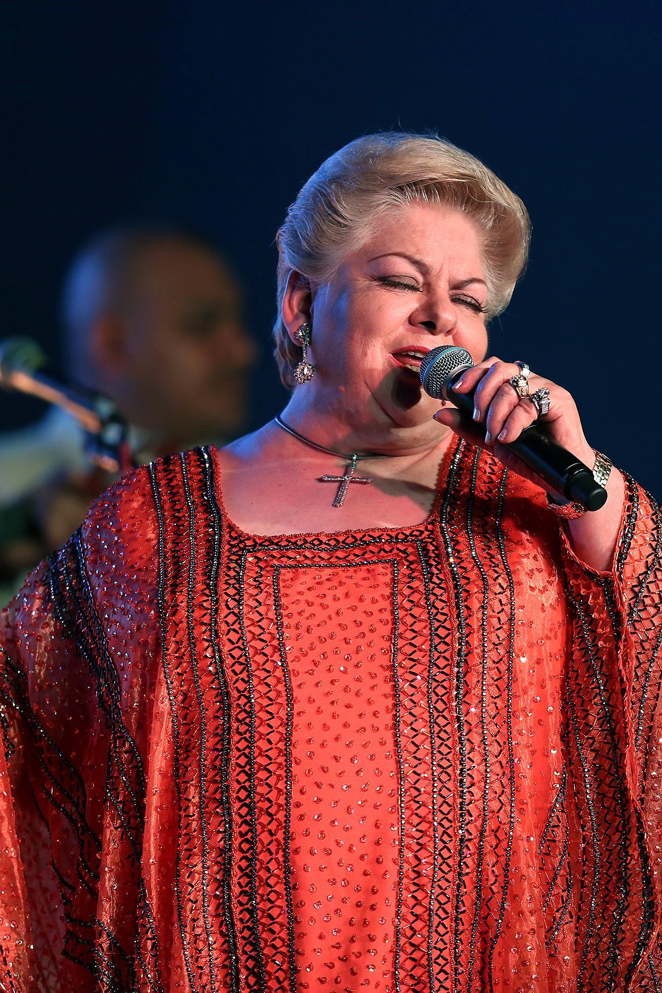 1332x1998 Murió Paquita la del Barrio: Sus canciones dejan un importante legado de rebeldía femenina. Vogue México