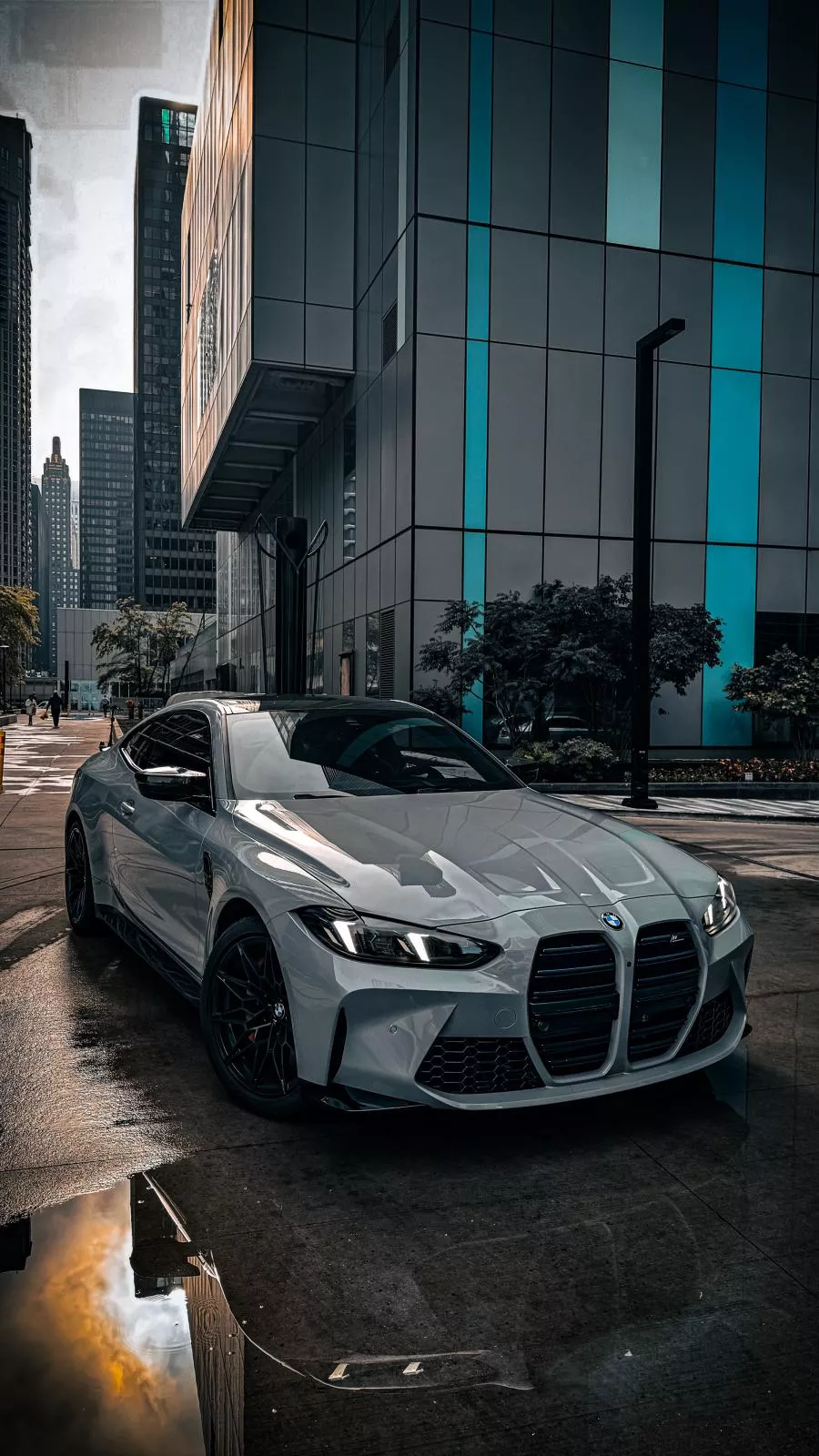 900x1600 BMW M4 G80 Wallpaper
