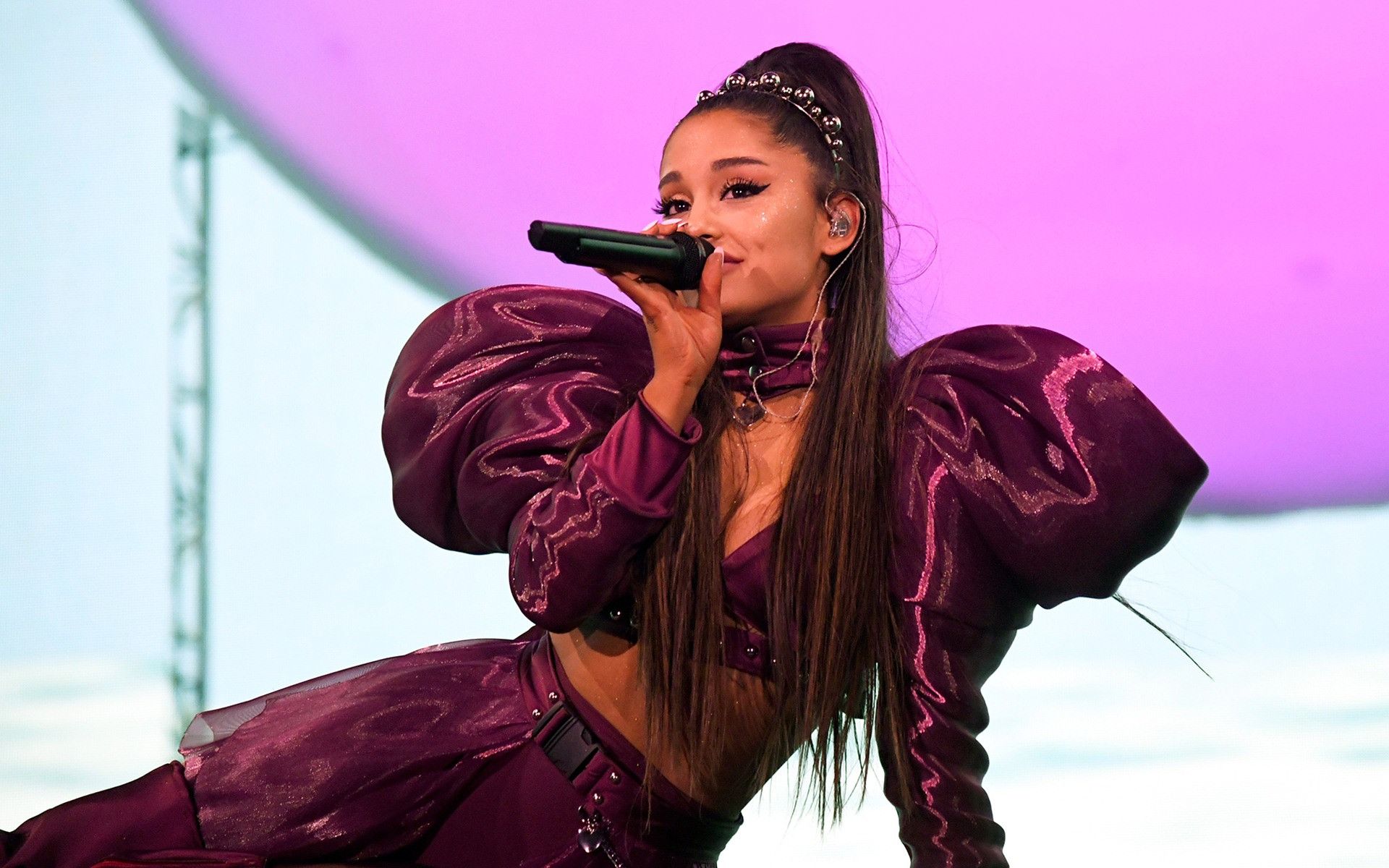 1920x1200 Ariana Grande HD Desktop Wallpaper 44835