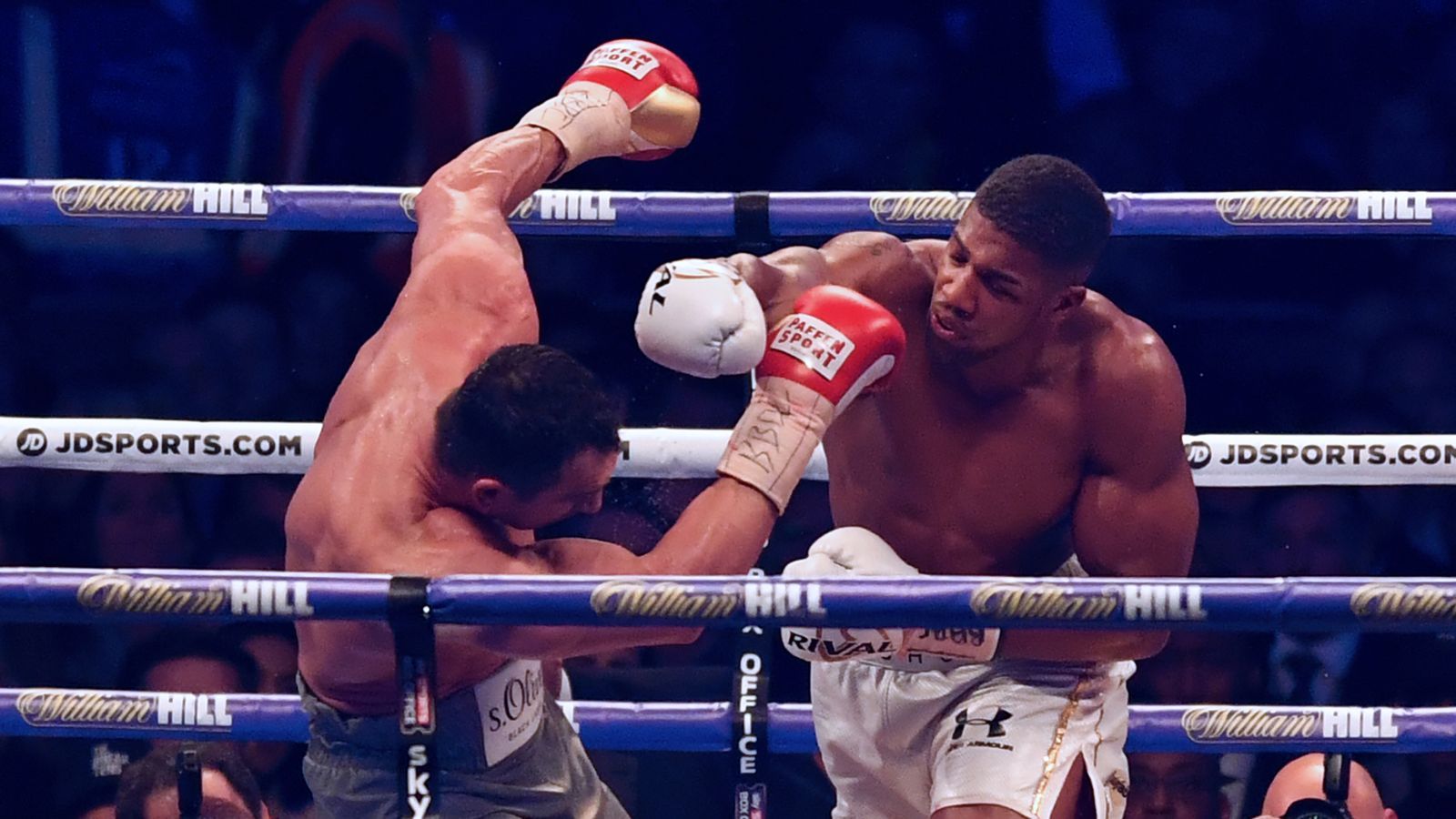 1600x900 Joshua vs Klitschko: Anthony Joshua stops Wladimir Klitschko after an epic fight at Wembley