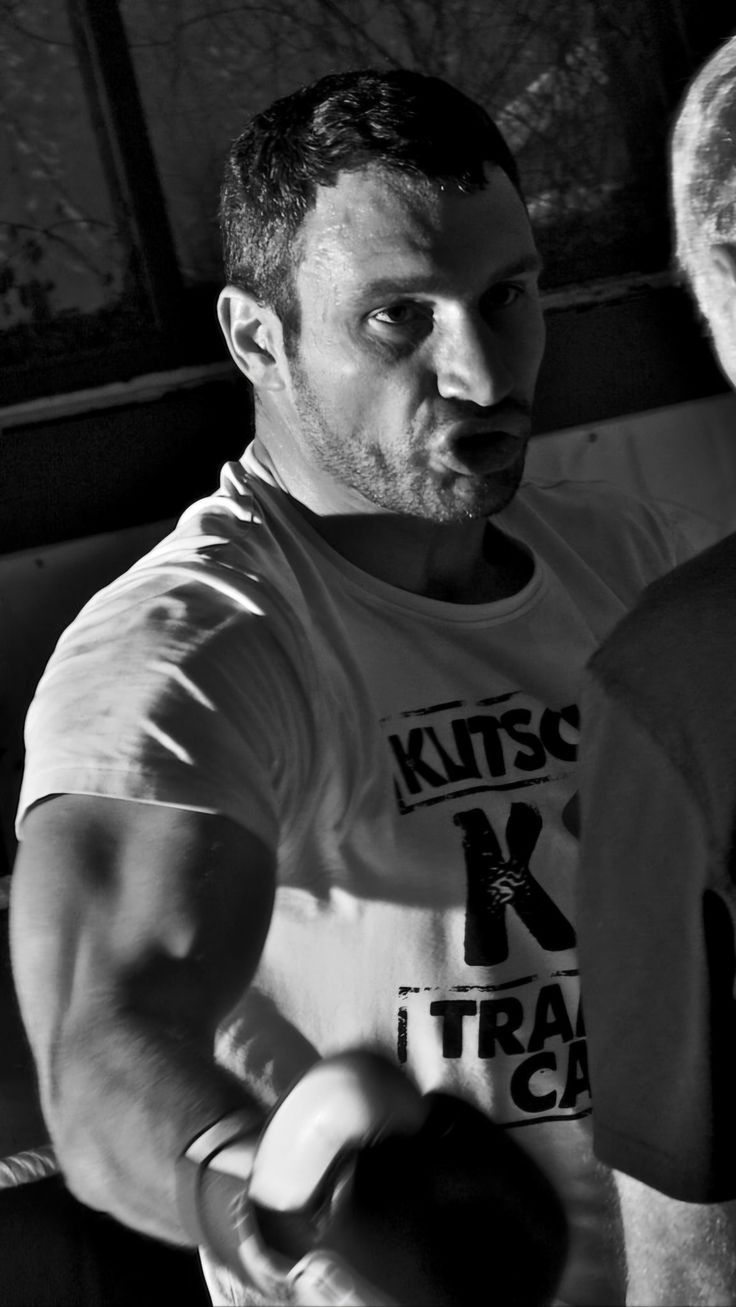 736x1307 Vitali Klitschko