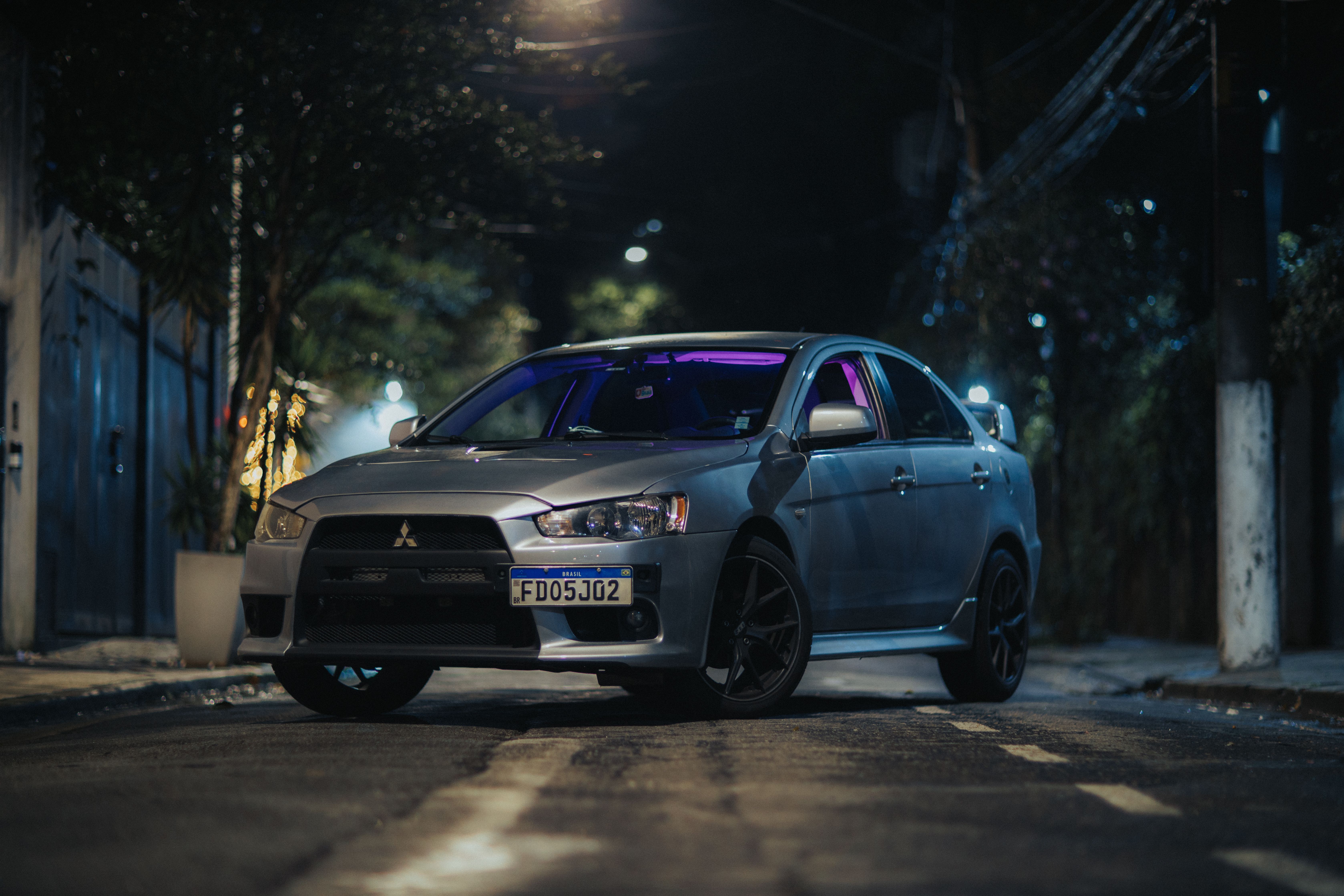 6714x4476 Mitsubishi Lancer at Night · Free