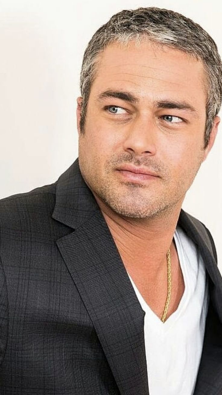 736x1308 Taylor Kinney Wallpaper
