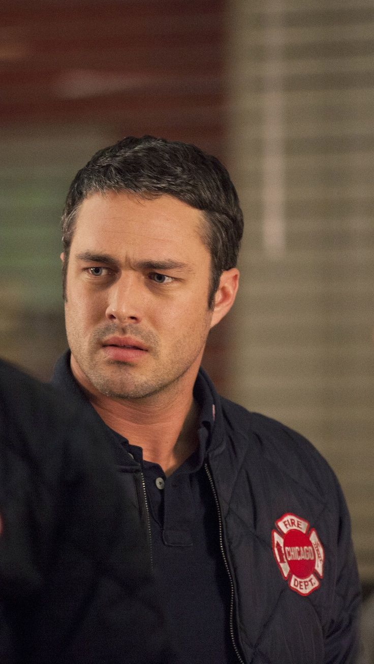 736x1304 Taylor Kinney