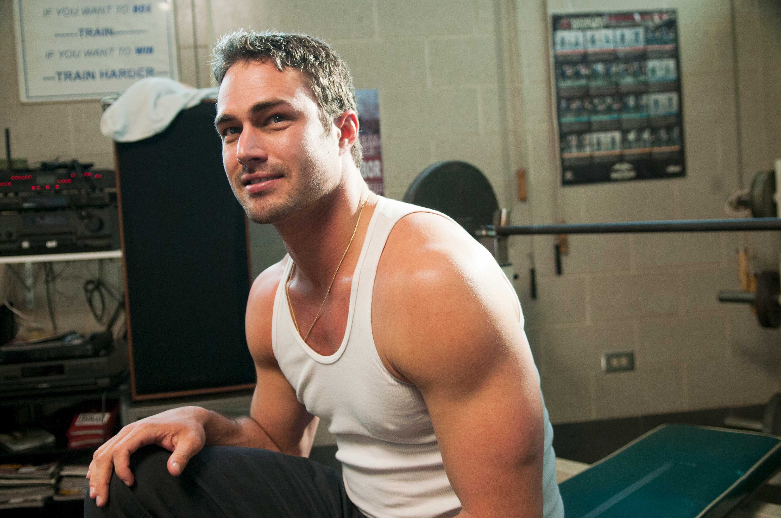 3000x1993 Taylor Kinney Let a Friend Tattoo Him While She Was in Training