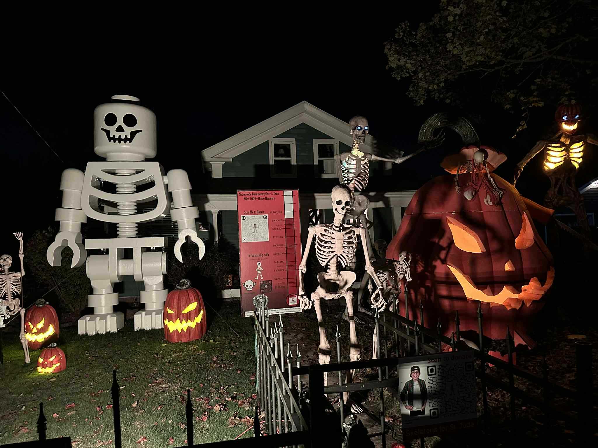 2048x1536 Ohio Man's Halloween Display With Massive LEGO Inspired Skeleton Goes Viral