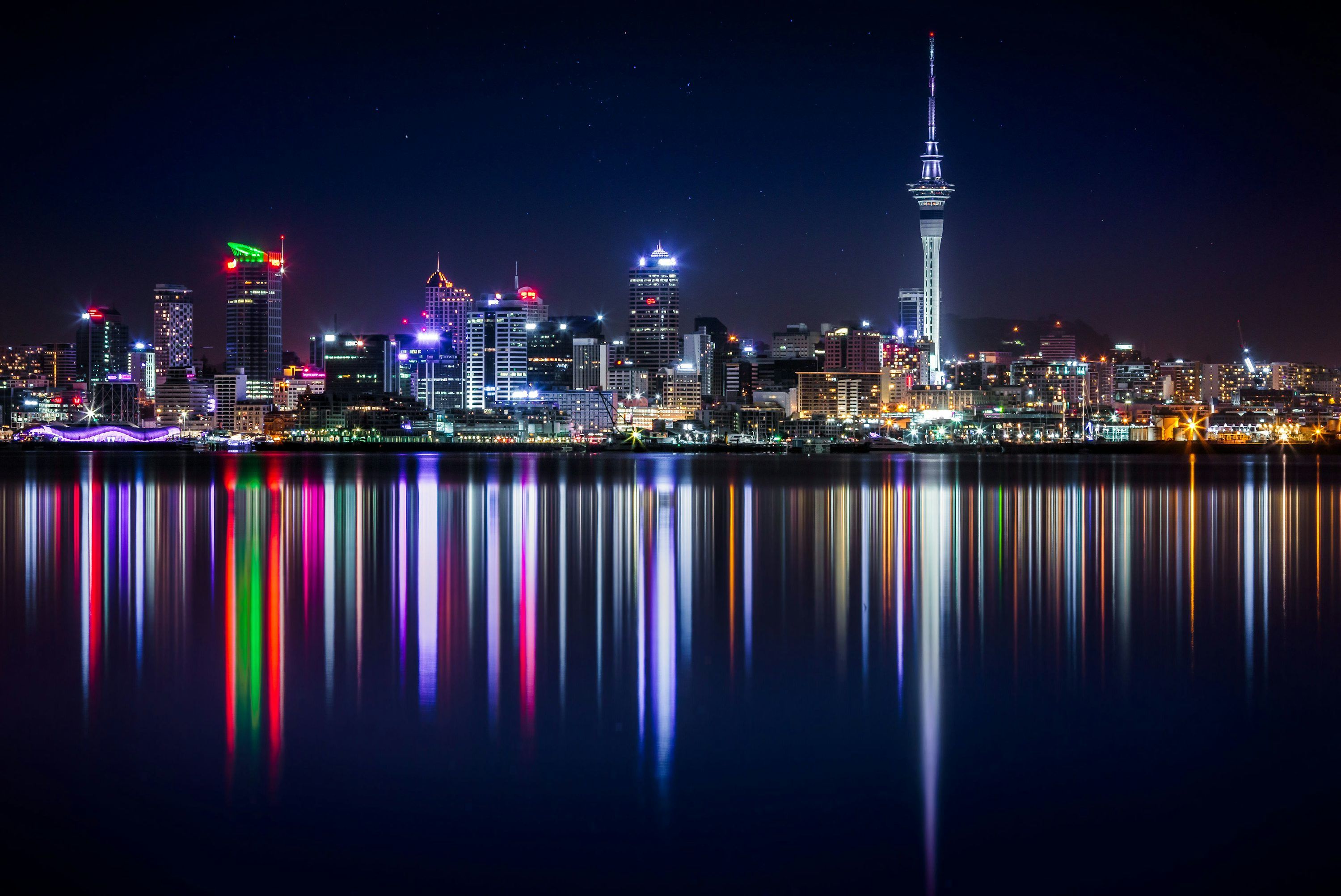 3000x2005 City buildings next to sea water during night