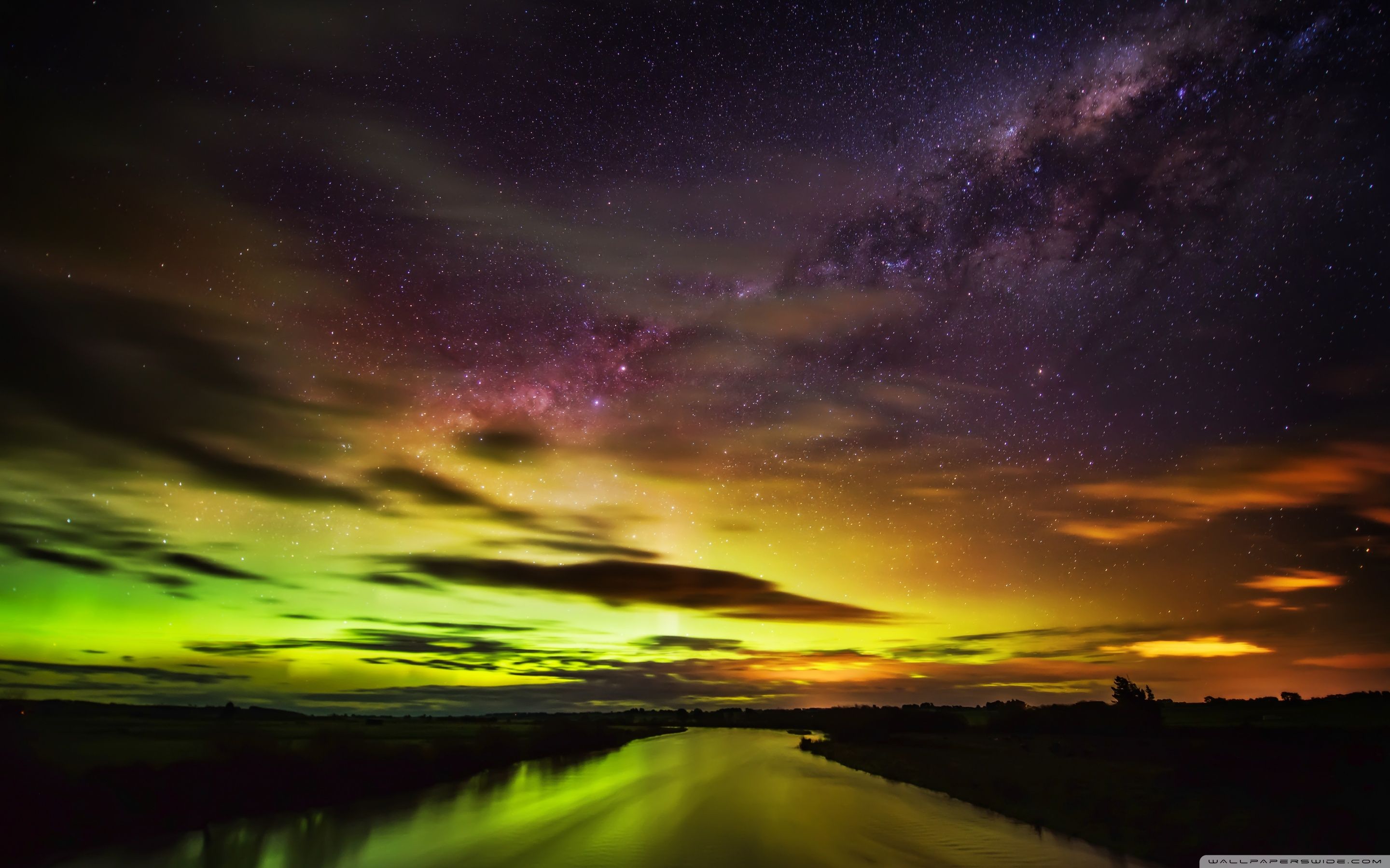 2880x1800 The Southern Lights in New Zealand 4K UHD Wallpaper for UltraHD Desktop and TV : Widescreen and UltraWide Display : Dual Monitor : Smartphone and Tablet Devices