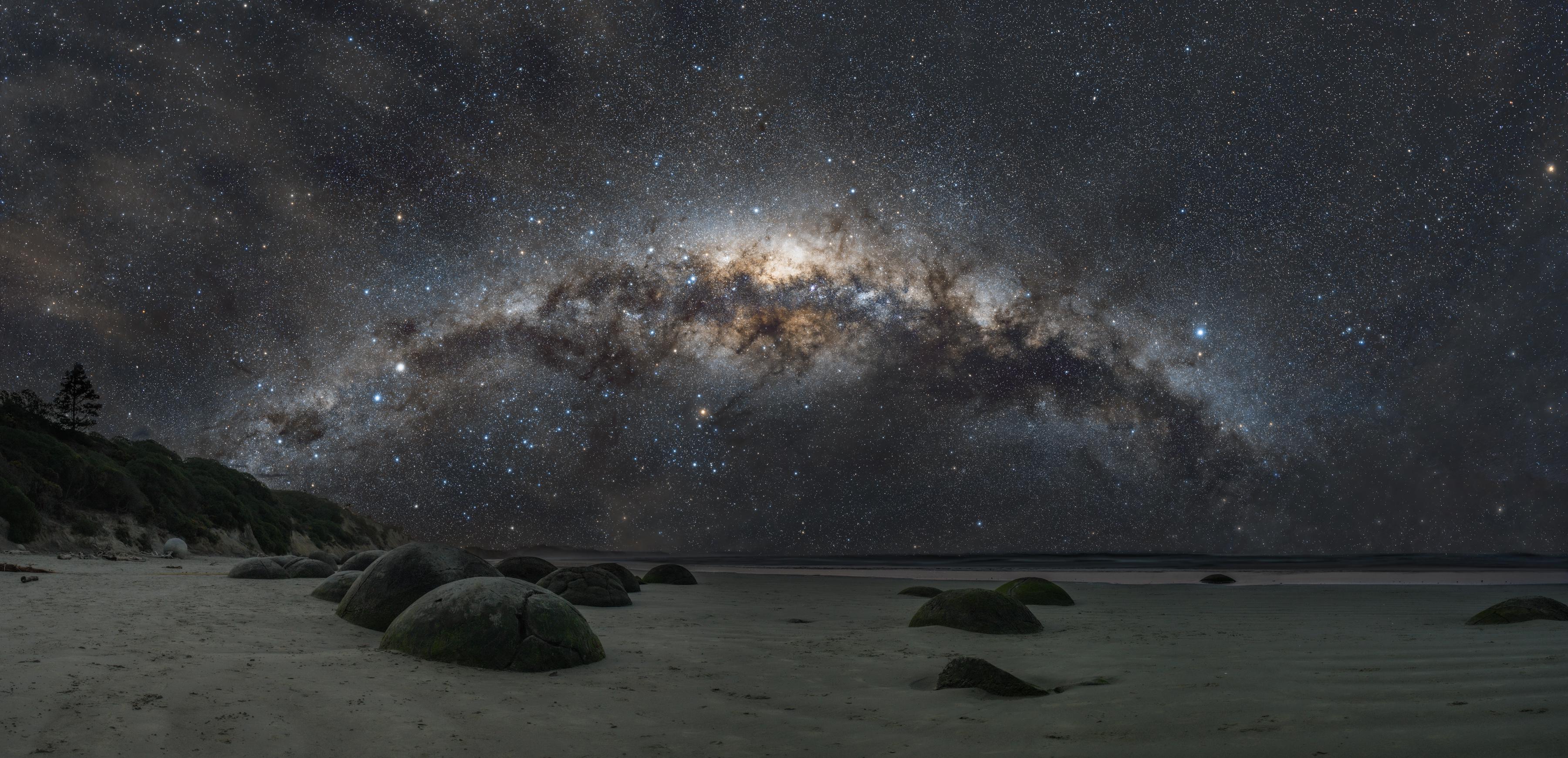 3600x1741 New Zealand has some wild landscapes and skyscapes.taken from Moeraki beach