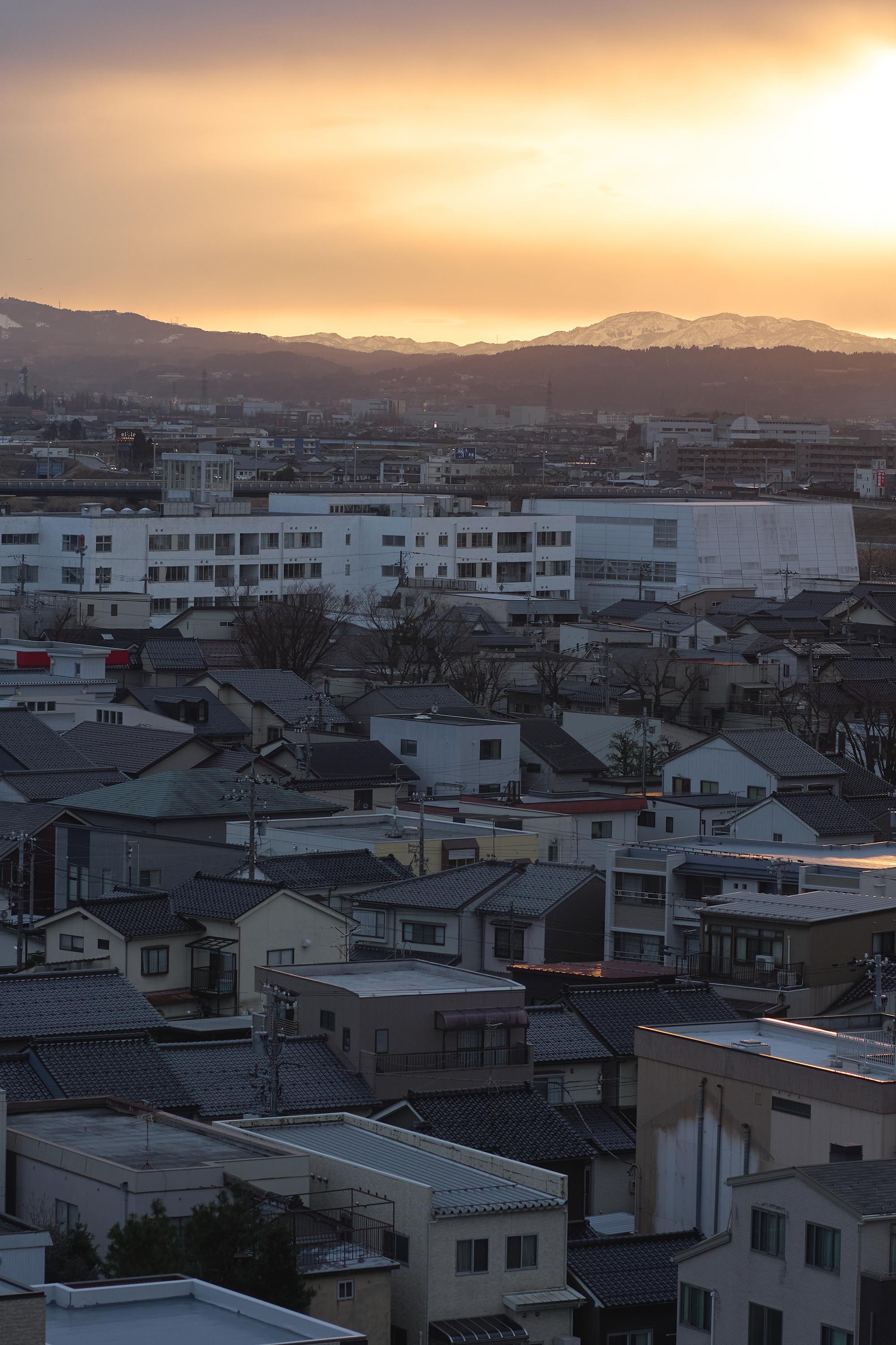 2000x3000 Toyama City in Winter