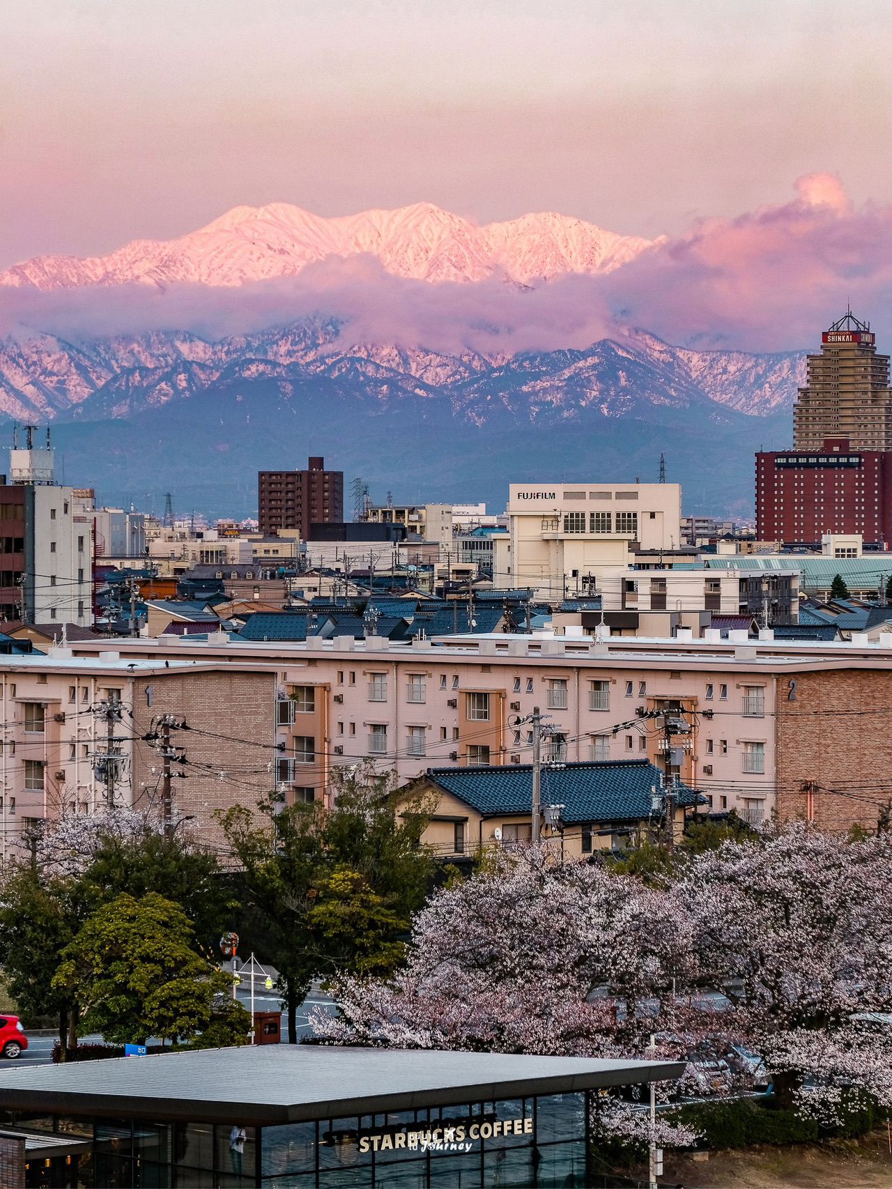 1280x1706 One of the Starbucks with the most beautiful view in Toyama