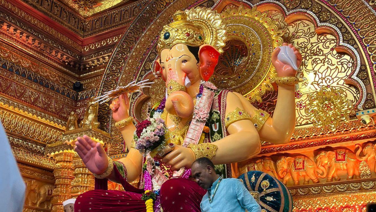 1280x720 Lalbaugcha Raja 2025 Wallpaper