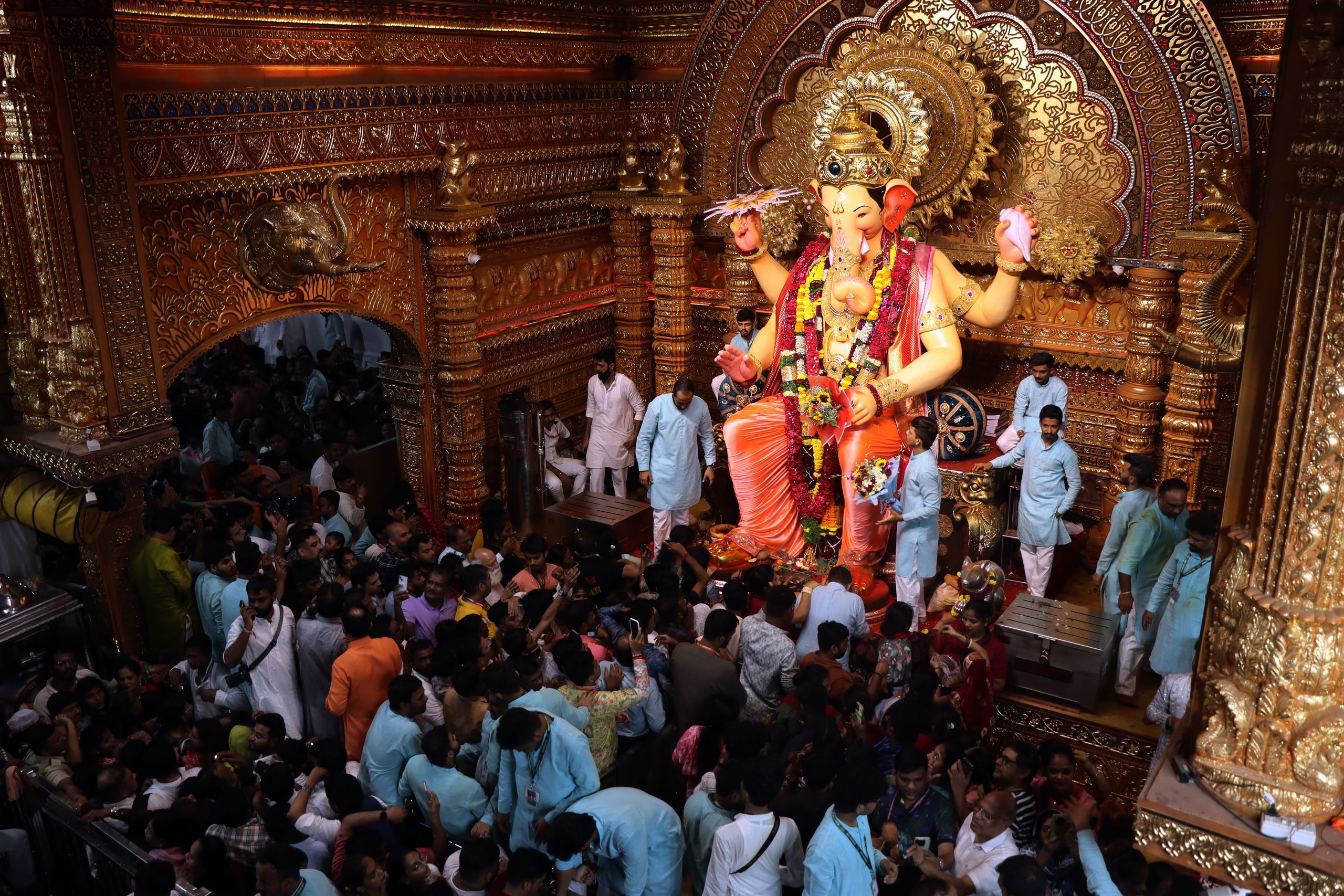 2560x1707 Lalbaugcha Raja 2026: Darshan timings, photo, queues and everything else you need to get blessed. Condé Nast Traveller India