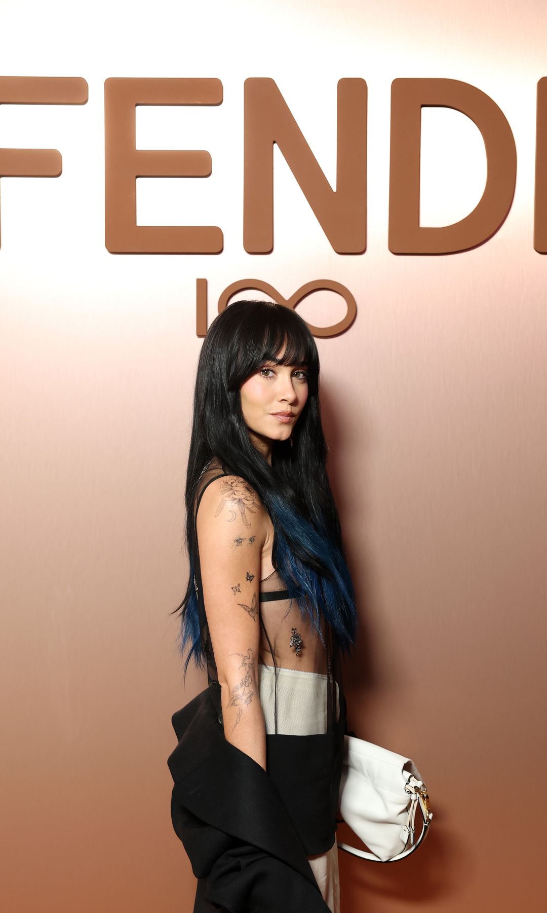 1080x1800 Aitana estrena en Milán melenón con extensiones y no abandona sus californianas azules